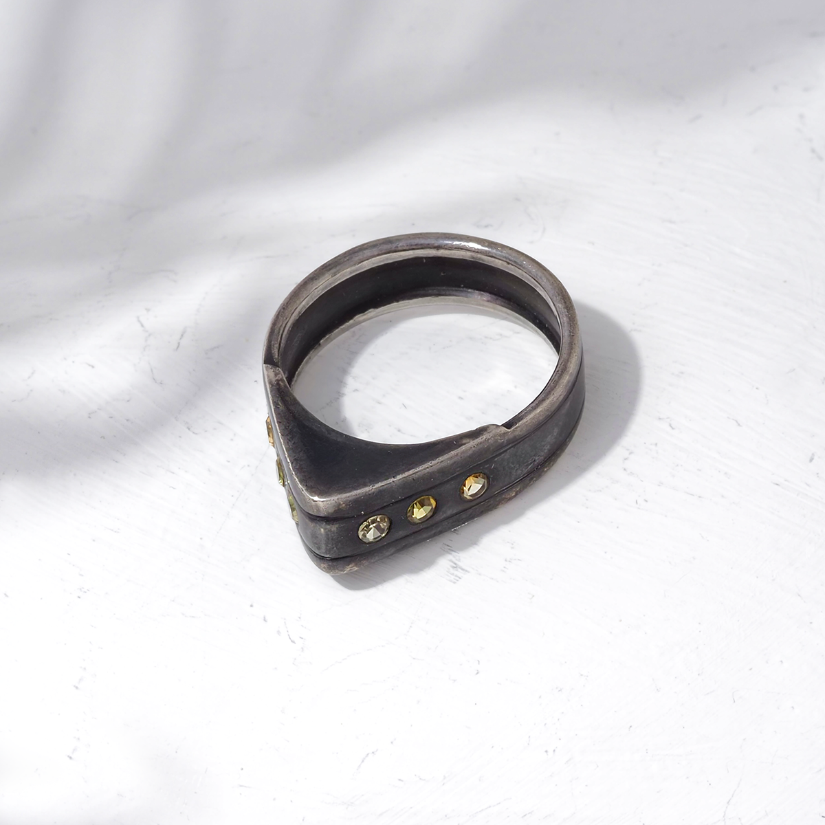 Mira sapphire pointing down 11.png