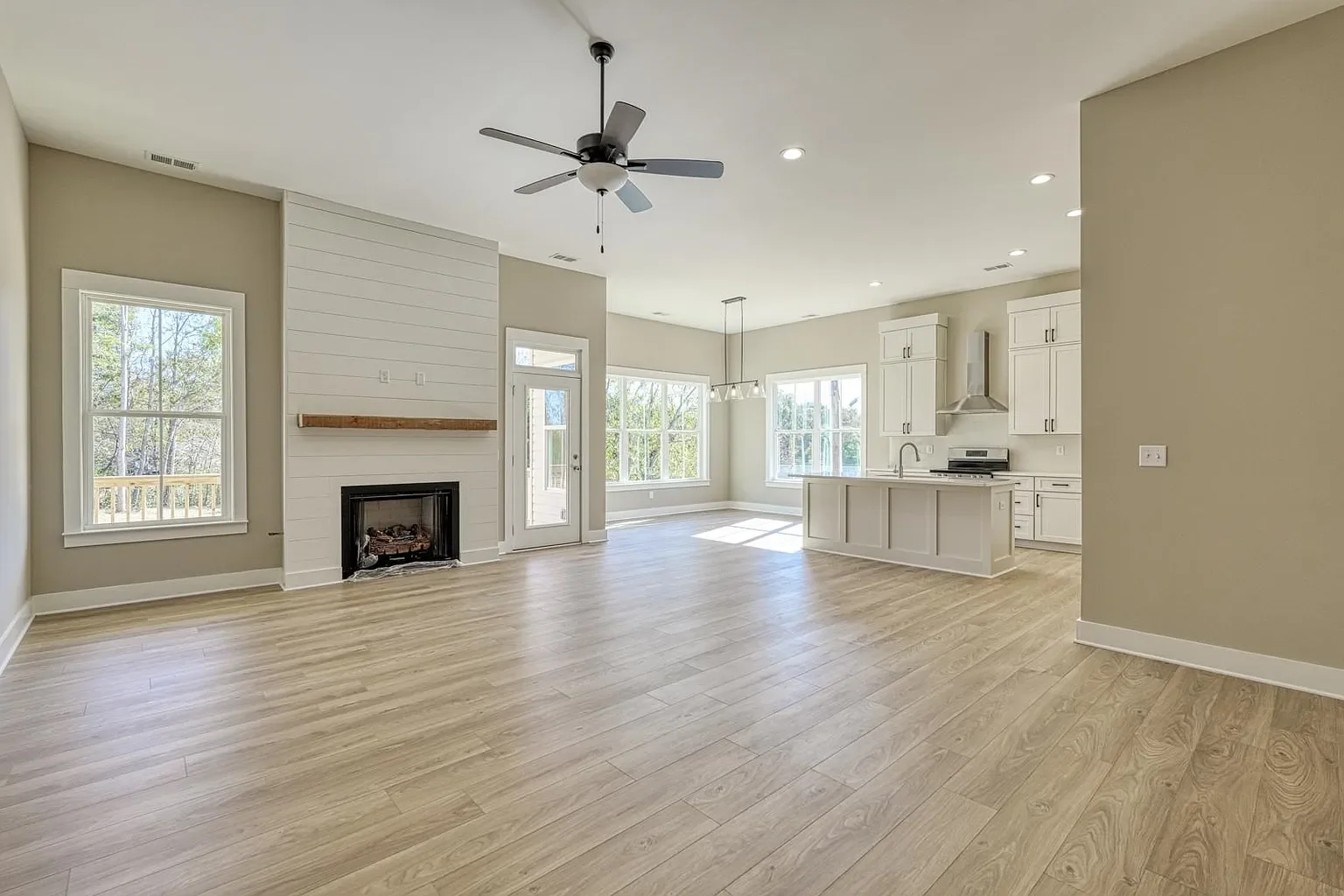 545d6795128bee32d526299ceb4667a4-uncropped_scaled_within_1536_1152 (1).webp