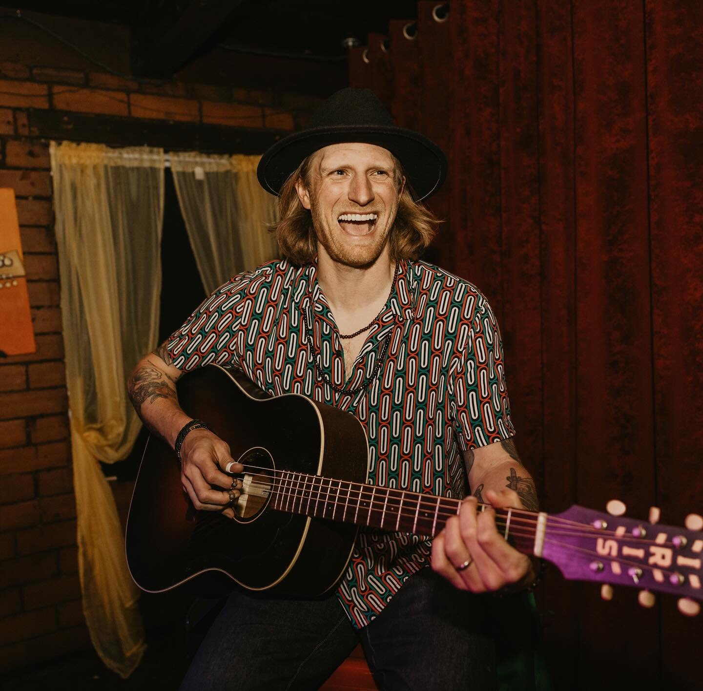 Catch @tompevear pickin and grinnin tonight at 6pm! If you ain&rsquo;t seen him, now&rsquo;s your chance!
