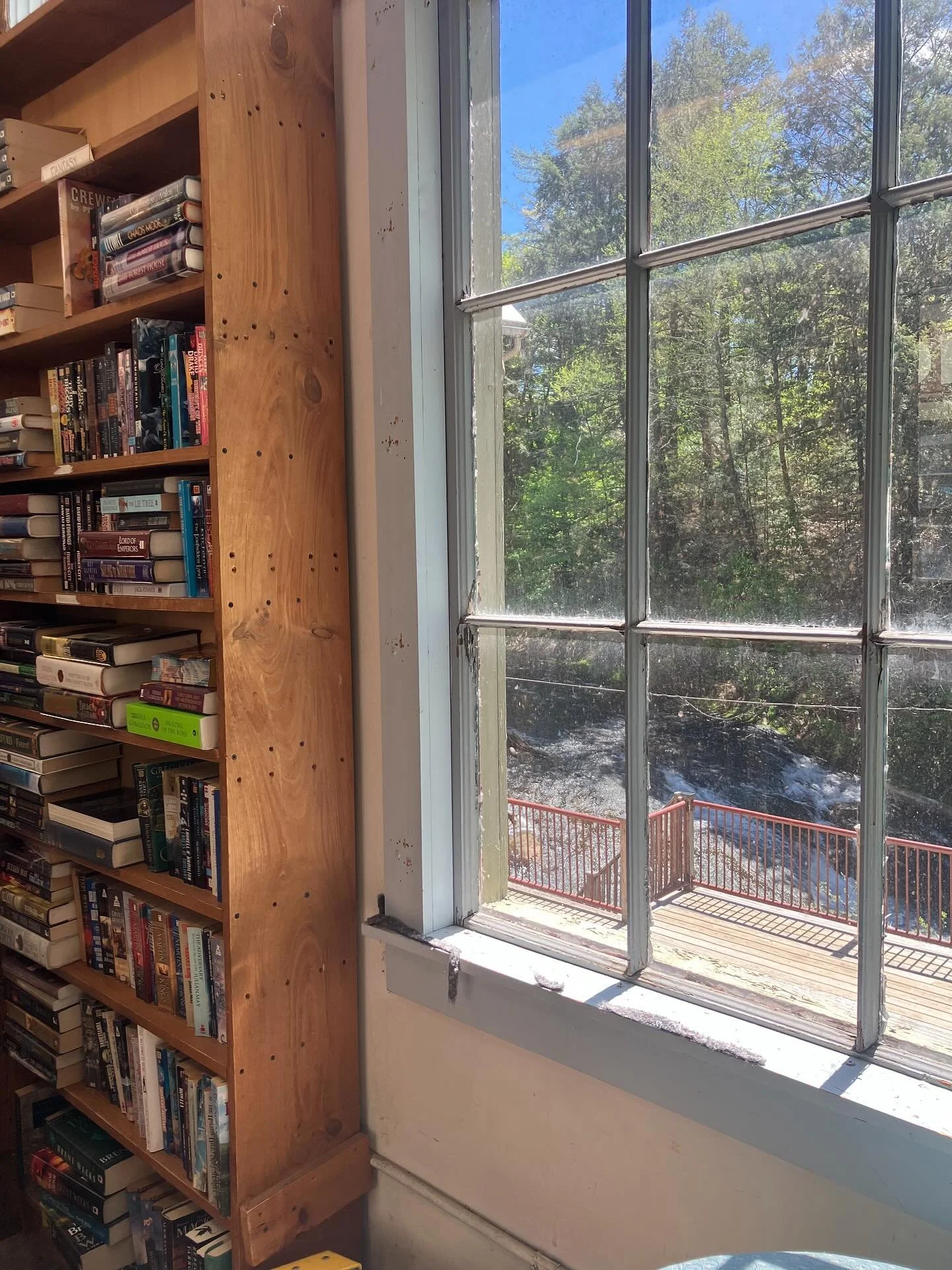 From the bustle of New York to the quiet scouting of the Pioneer Valley. A day spent at @bookmill and @greymatterbooks is restorative. Thank you!!

#ontheroad #bookscouting #bookshops #bookbarns #rarebooks #thebestpartofthetradeisthetrade