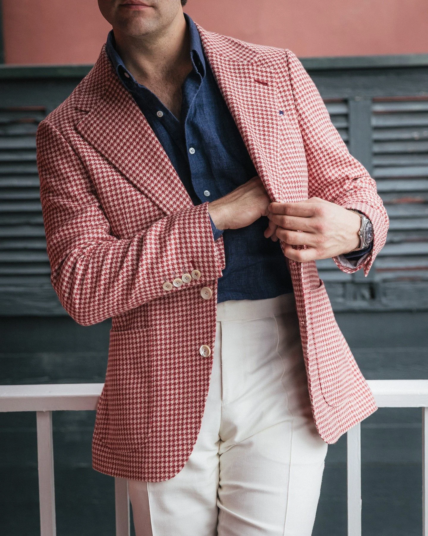 It&rsquo;s all in the details&hellip; we pulled out the red in this Holland &amp; Sherry houndstooth in the last button holes on the sleeve and the Milanese hole in the lapel.
