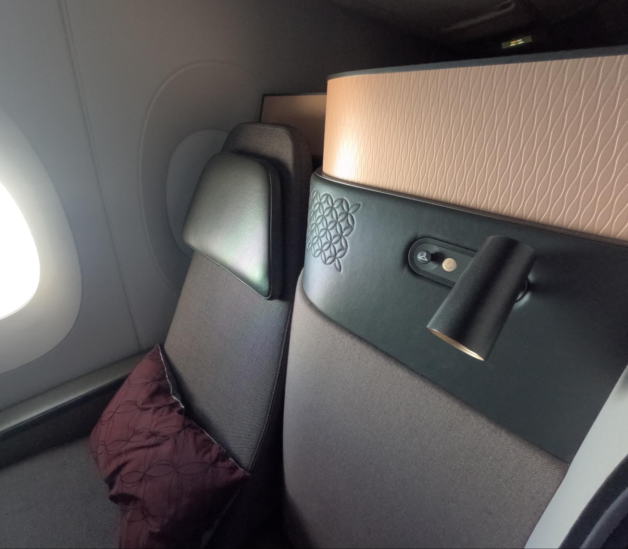 A350-1000 Qsuite Seat- © AviationWithKrish.com 2023