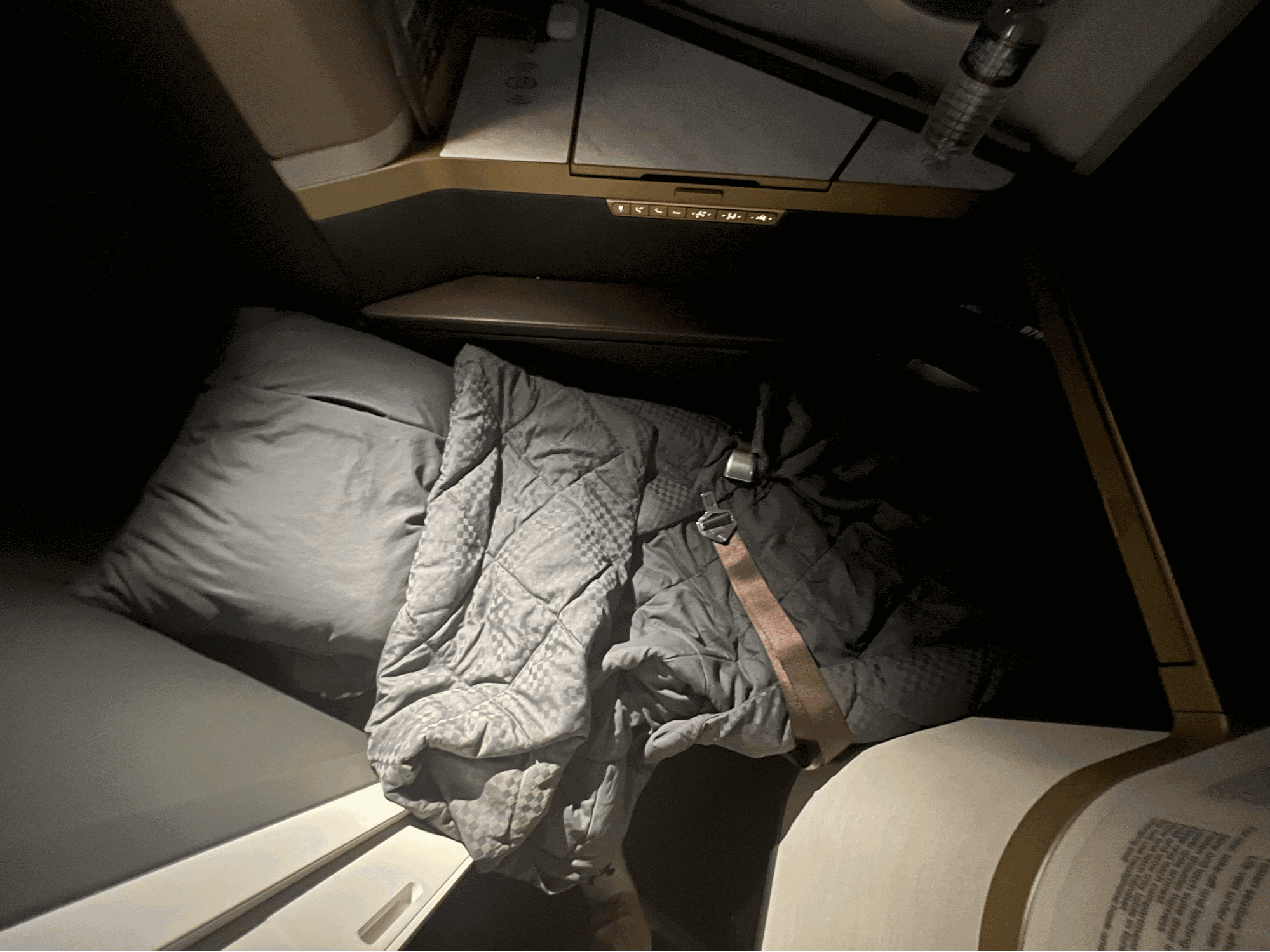 Etihad Business Class Suites Bed on 787 - © AviationWithKrish.com 2024