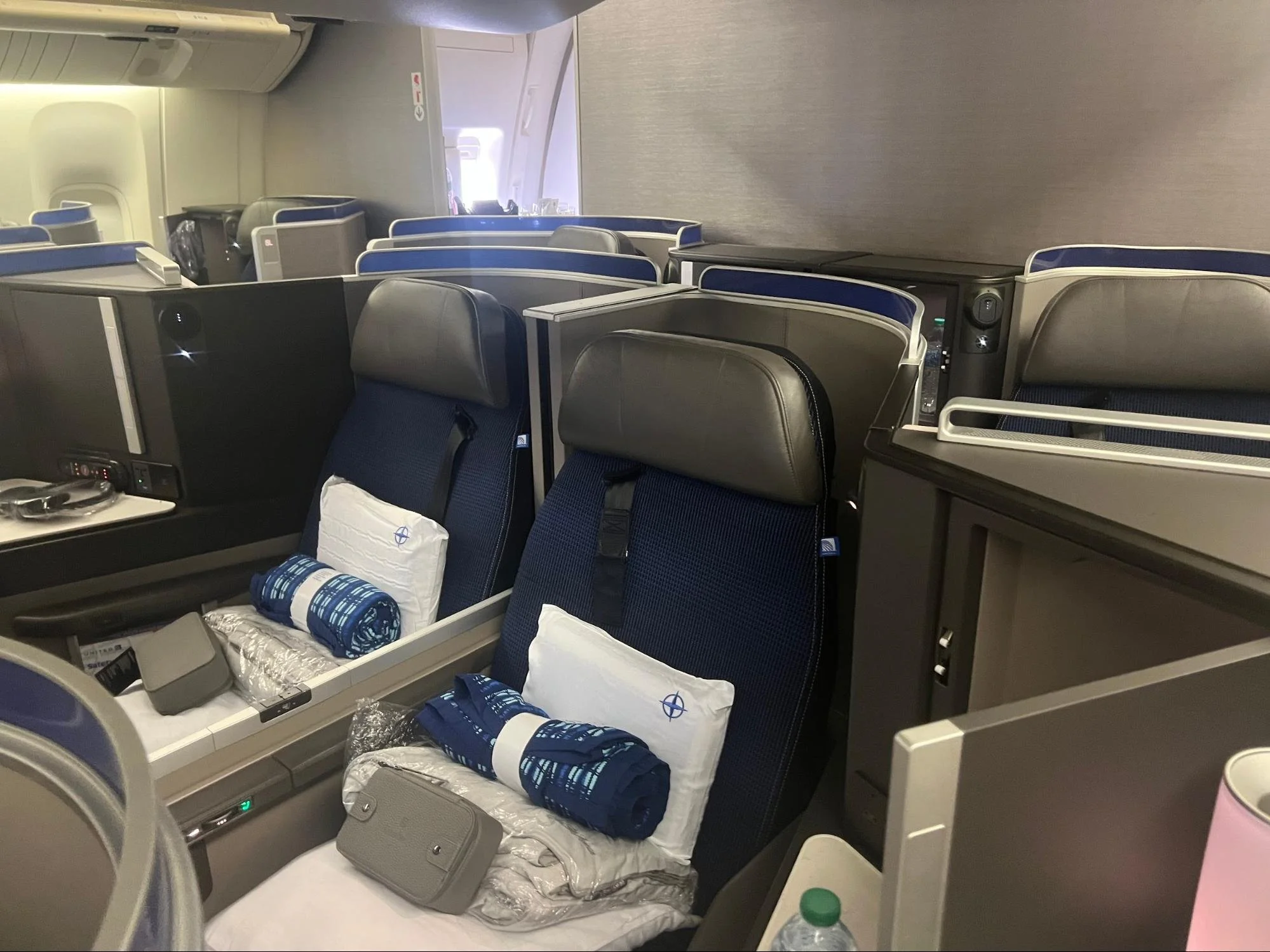 A Review of United Airlines 777-200ER Polaris Business Class from Newark to Milan