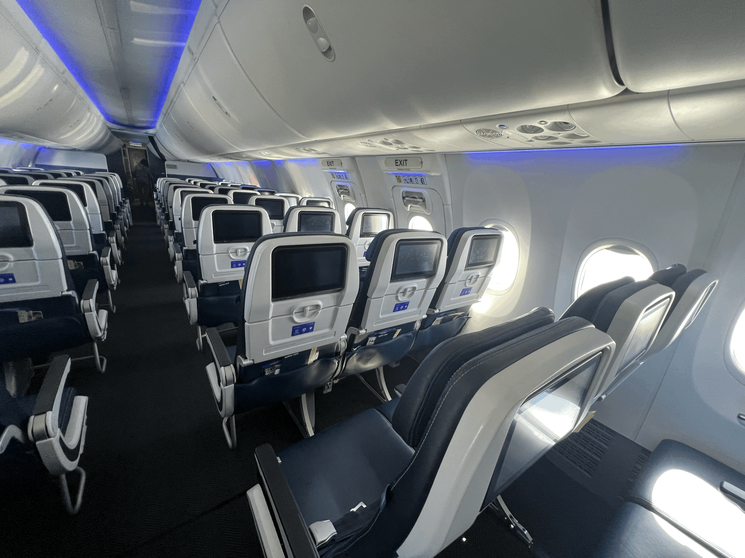 United Economy Plus EWR- PHX B737 MAX 8