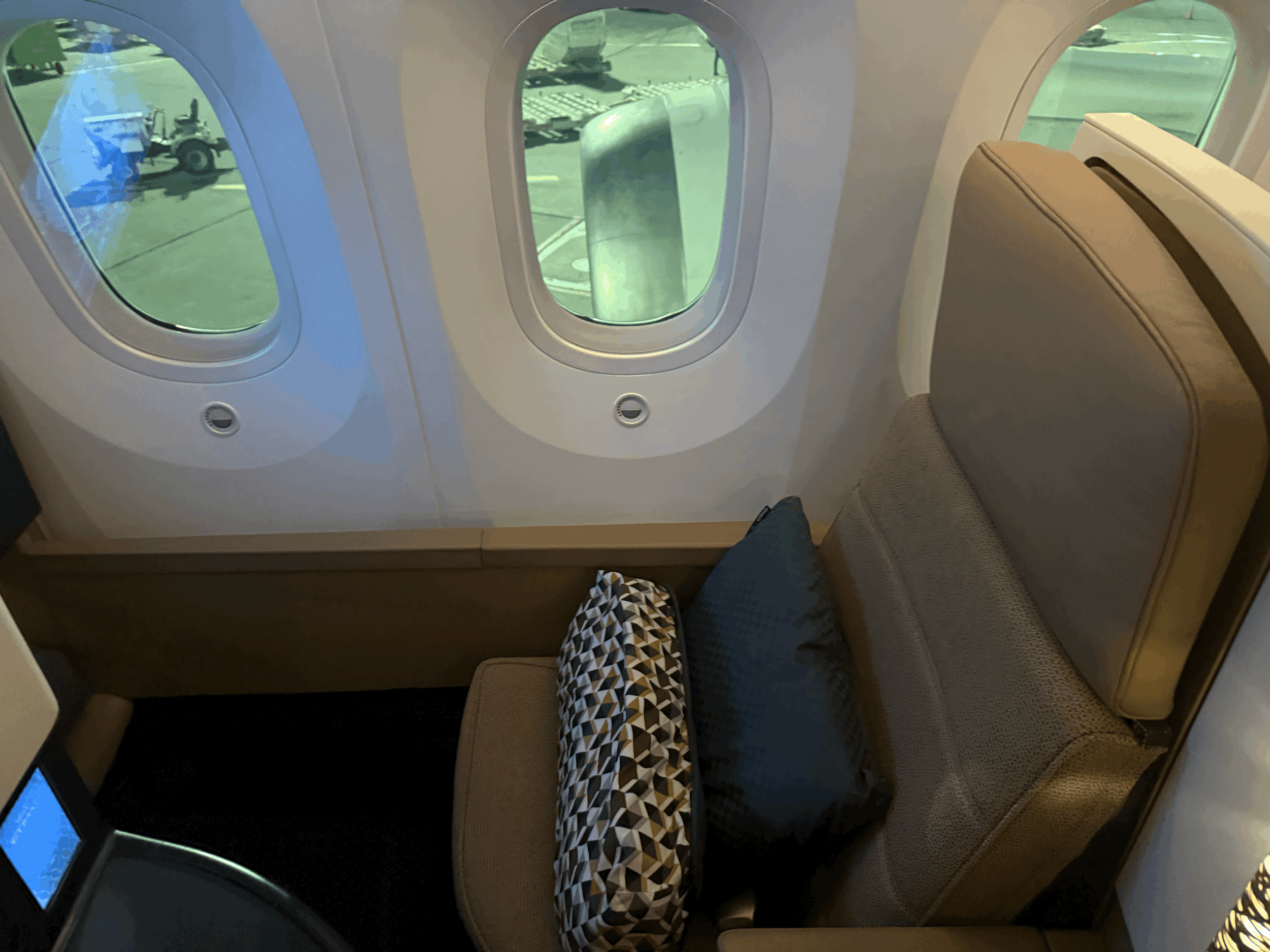 Etihad 787-9 Business Class Studios
