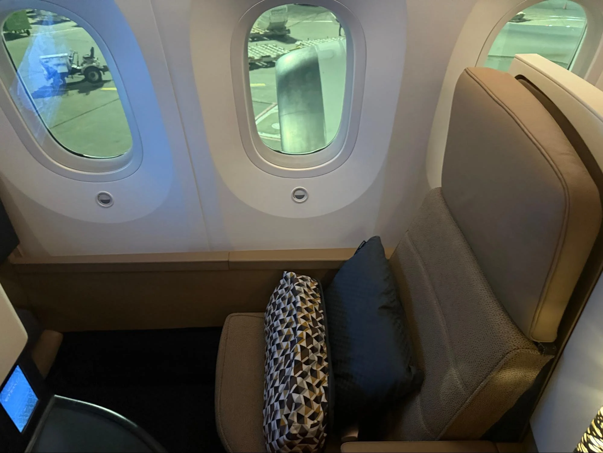 Etihad 787-9 Business Class Studios: A Review from New York to Abu Dhabi