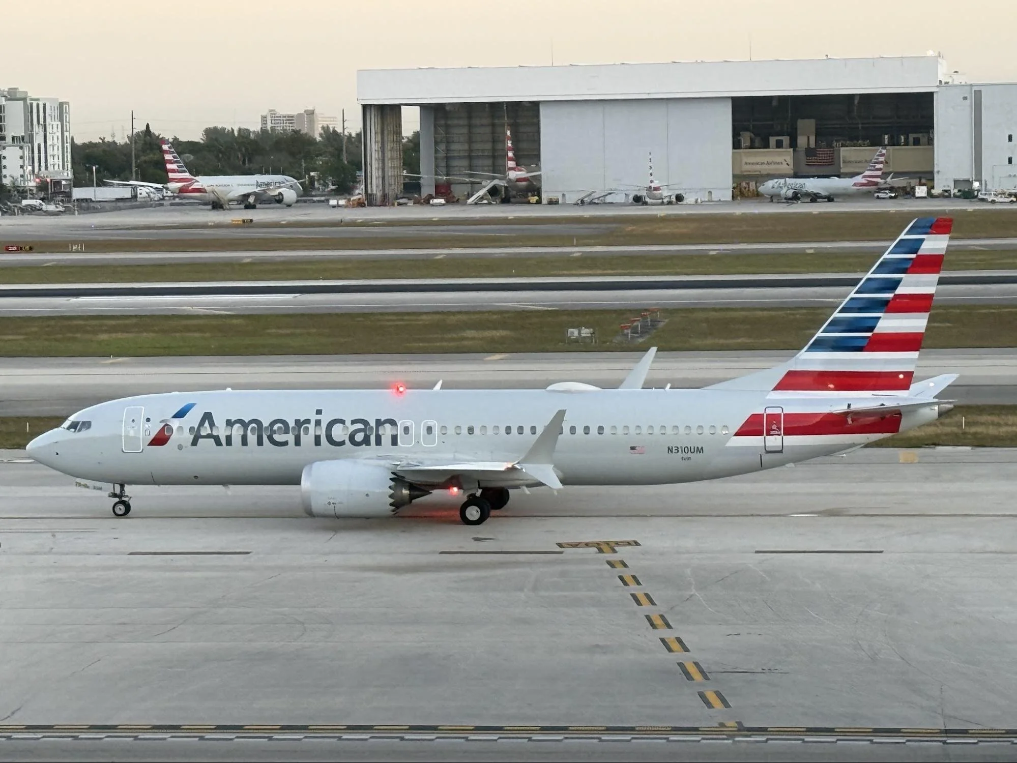 BREAKING: Seatback Screens Coming to American Airlines’ Mainline Narrowbody Fleet