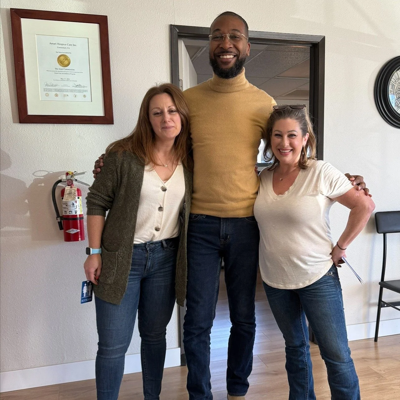 All smiles here at Amari on this Monday morning. Smiles and laughter are contagious, and here we are off to a positive start for the week! 

Wishing you all a fantastic week. Love, Amari Home Health and Hospice. 

#compassionatecare