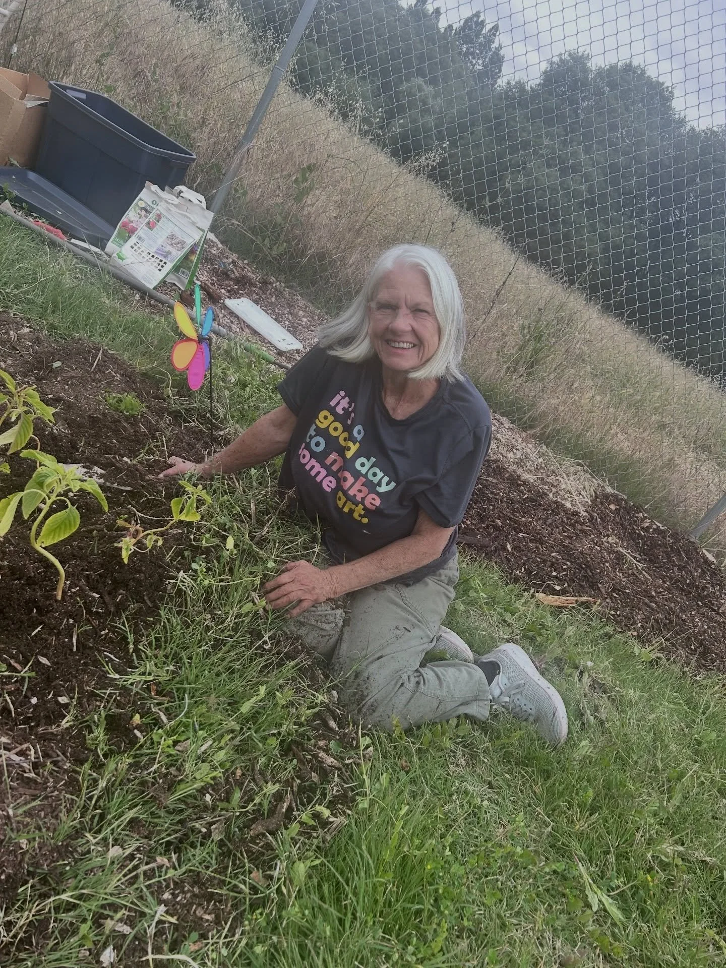 Volunteer Spotlight: Carol 🤍

Carol is one of those rare people who brings a calm, genuine presence into every space she enters. Carol works directly with patients in their homes and facilities. She connects quickly, listens deeply, and creates mean