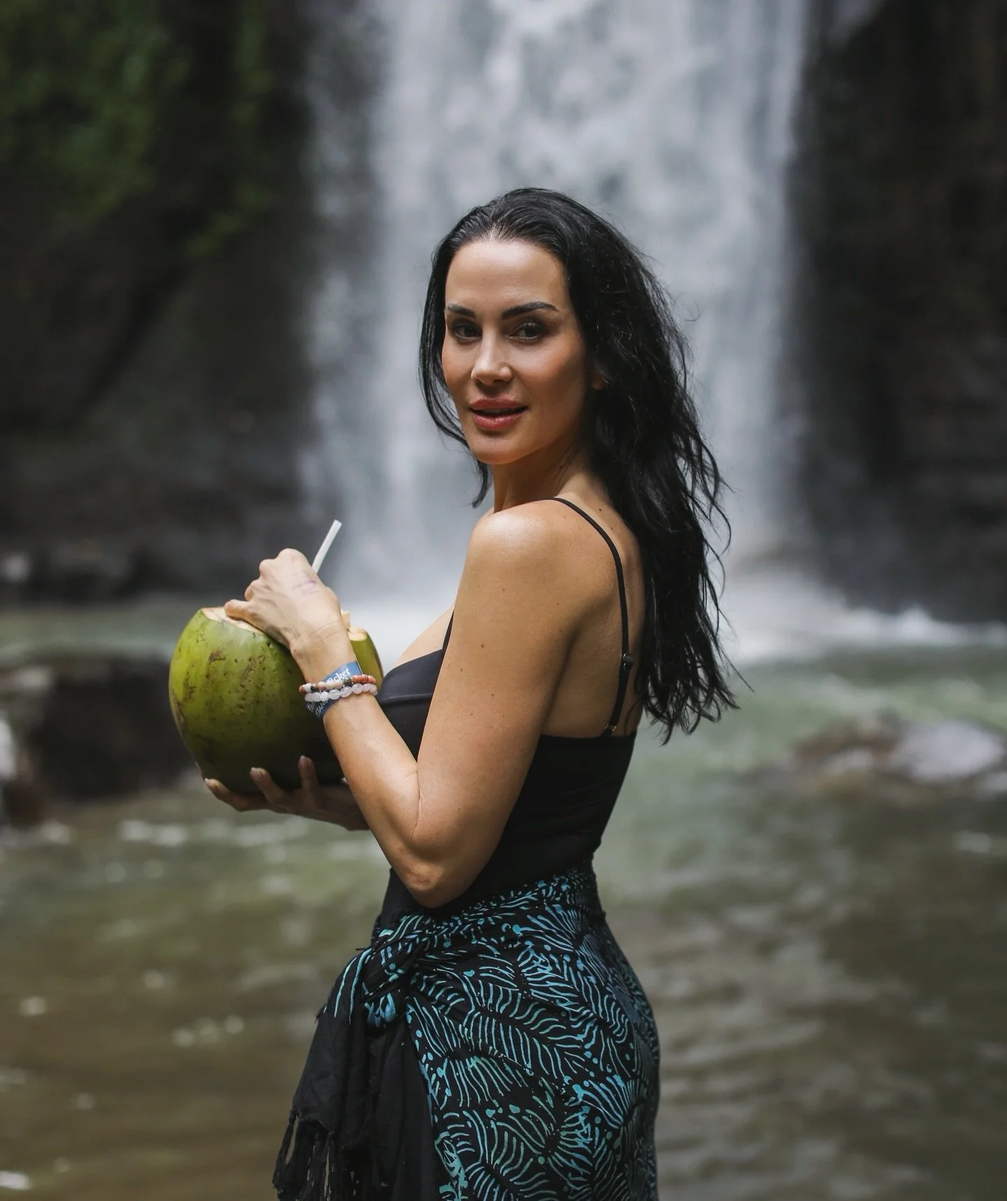 Love the soul, not the shell.
Surface is easy.
Depth hits different.

&mdash;

A little extra love this Monday.
Welcoming Year of the Horse ✨