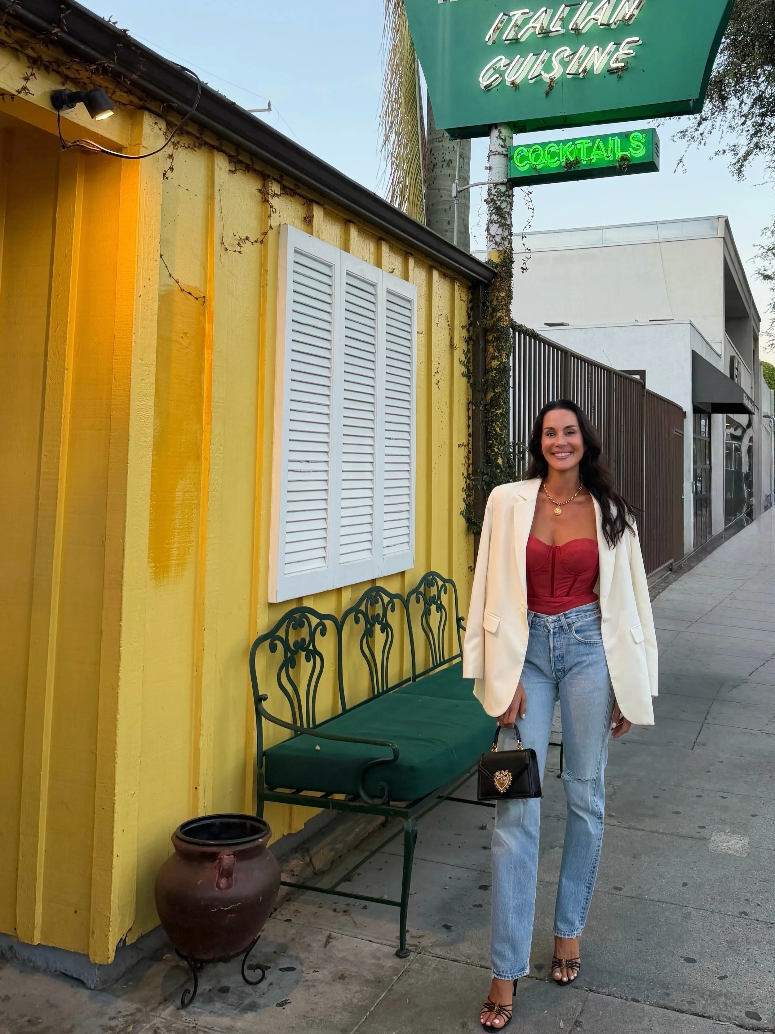 Ending August with a grateful heart. 🤍

From LA to Vegas to Pittsburgh, this past month gave me so many beautiful moments but the greatest gift was just being back home, surrounded by so many of the people I love. It was one for the books. 🇺🇸🎂✨

