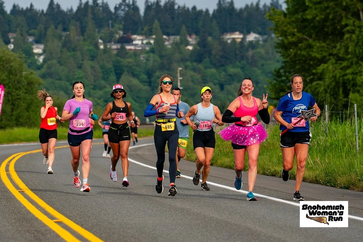 women and men running the snohomish women's half marathon 10k 5k along the river lowell road rotary park