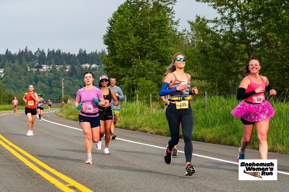 men and Women participating in the Snohomish Women's Run, running along the Snohomish River