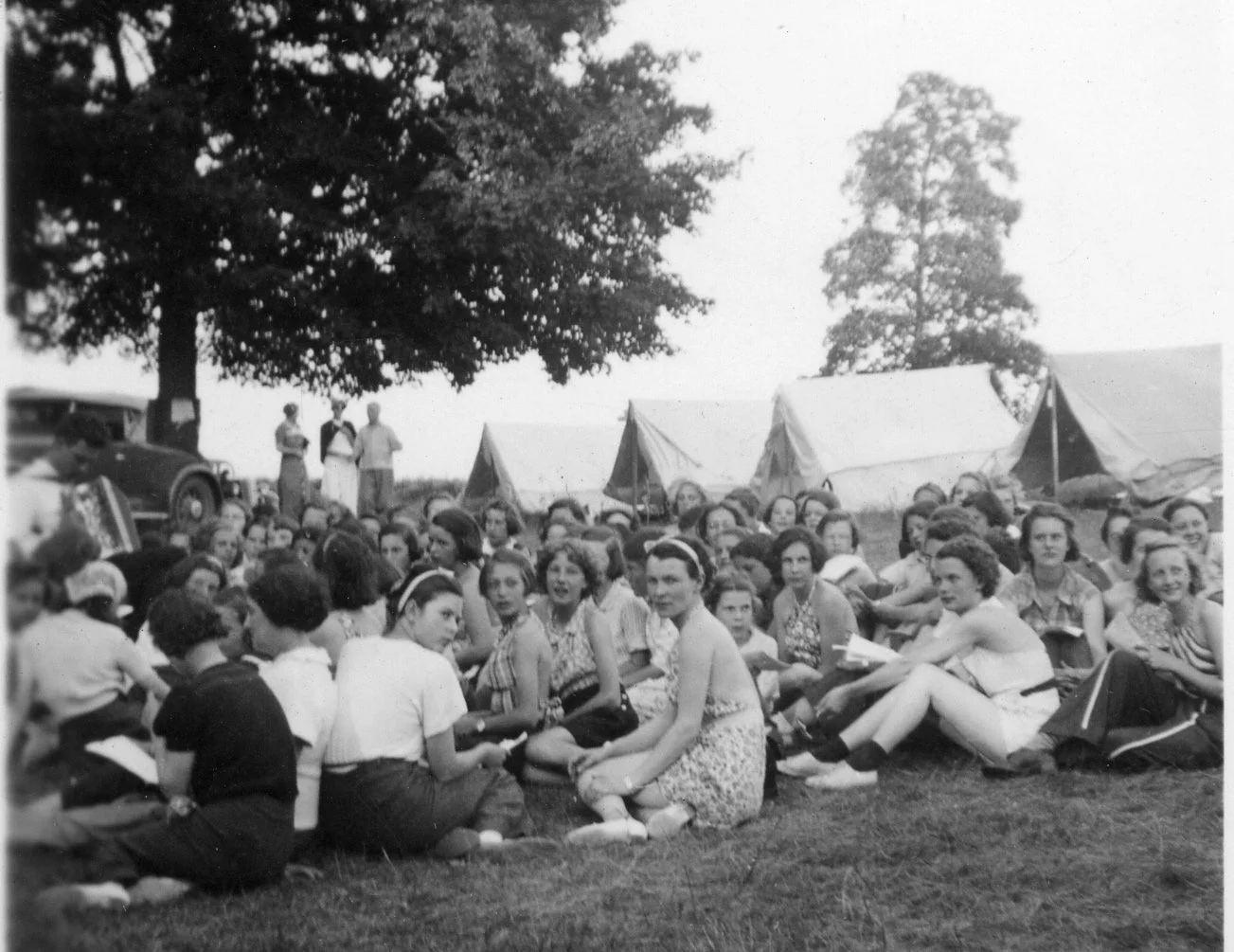 1938, Girls singing on Sheik's Island.