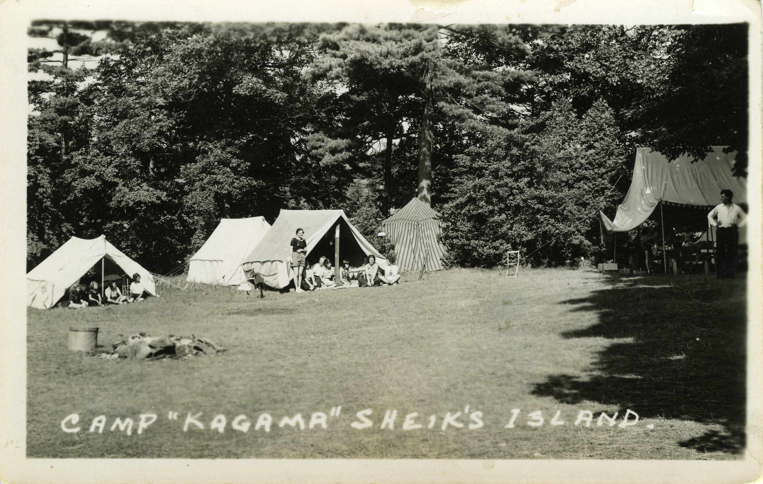 Tents were positioned like parentheses on either side of the central fire pit.