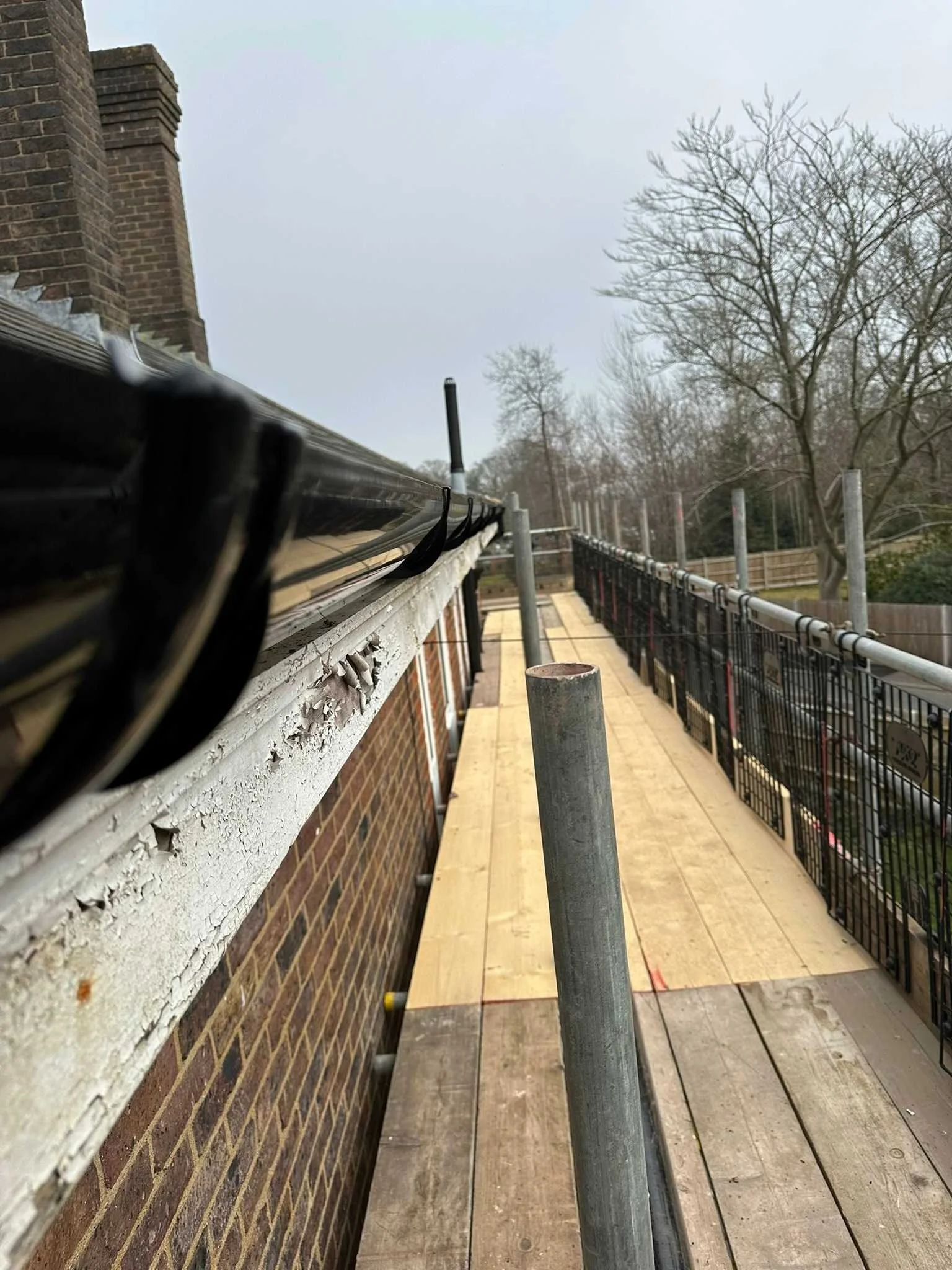 correct alignment black deep flow guttering.jpg