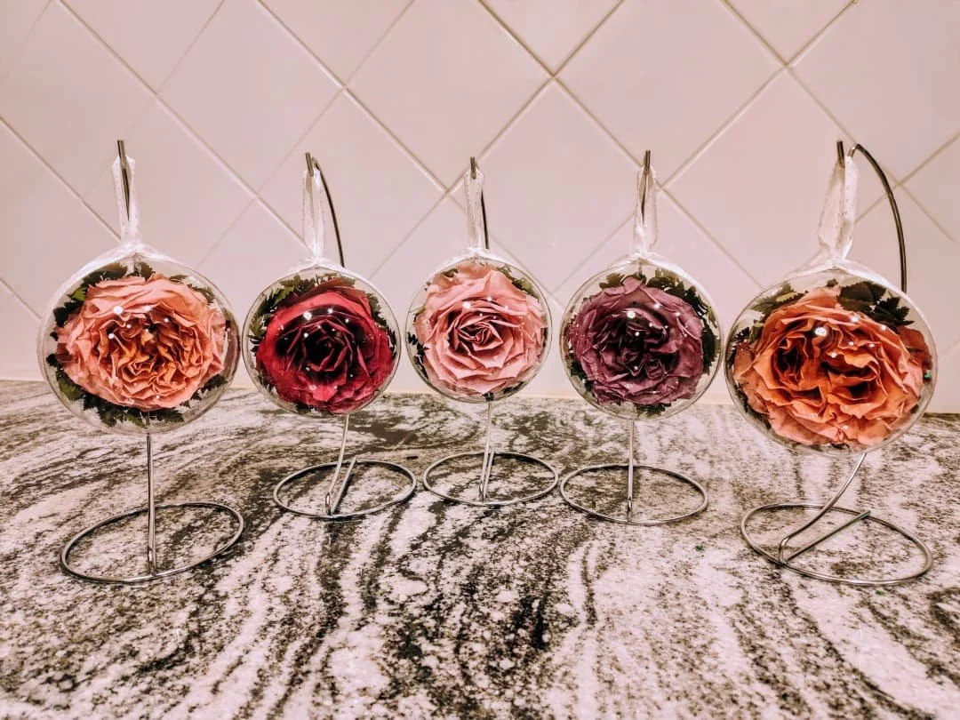 Thank you Eric for your wonderful order 💛

&amp; A special thanks to @baskettreefloristnc for the recommendation! 

Jim, the flowers you provided for Eric were such a pleasure to preserve. Absolutely stunning. 

#flowers #flowerpreservation #driedfl