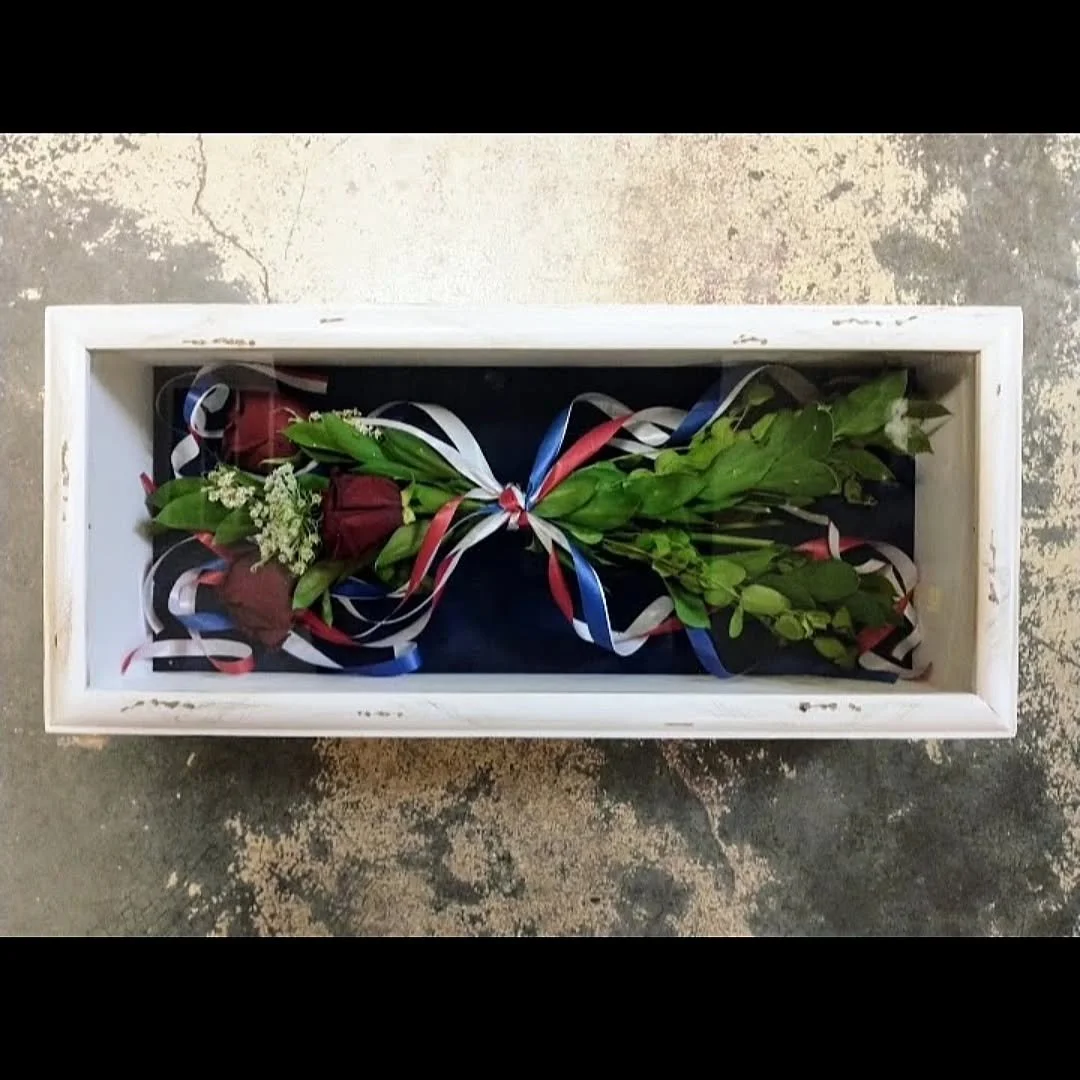 Red, White, &amp; Bloom 🇱🇷

Fireworks come once a year, but these flowers will last forever 🌹💙 

🎆 Books are opening back up in a couple weeks! 🎆 Reserve your preservation ahead of time to secure your spot! Happy 4th 🎉🥳

#4thofjuly  #flowers 