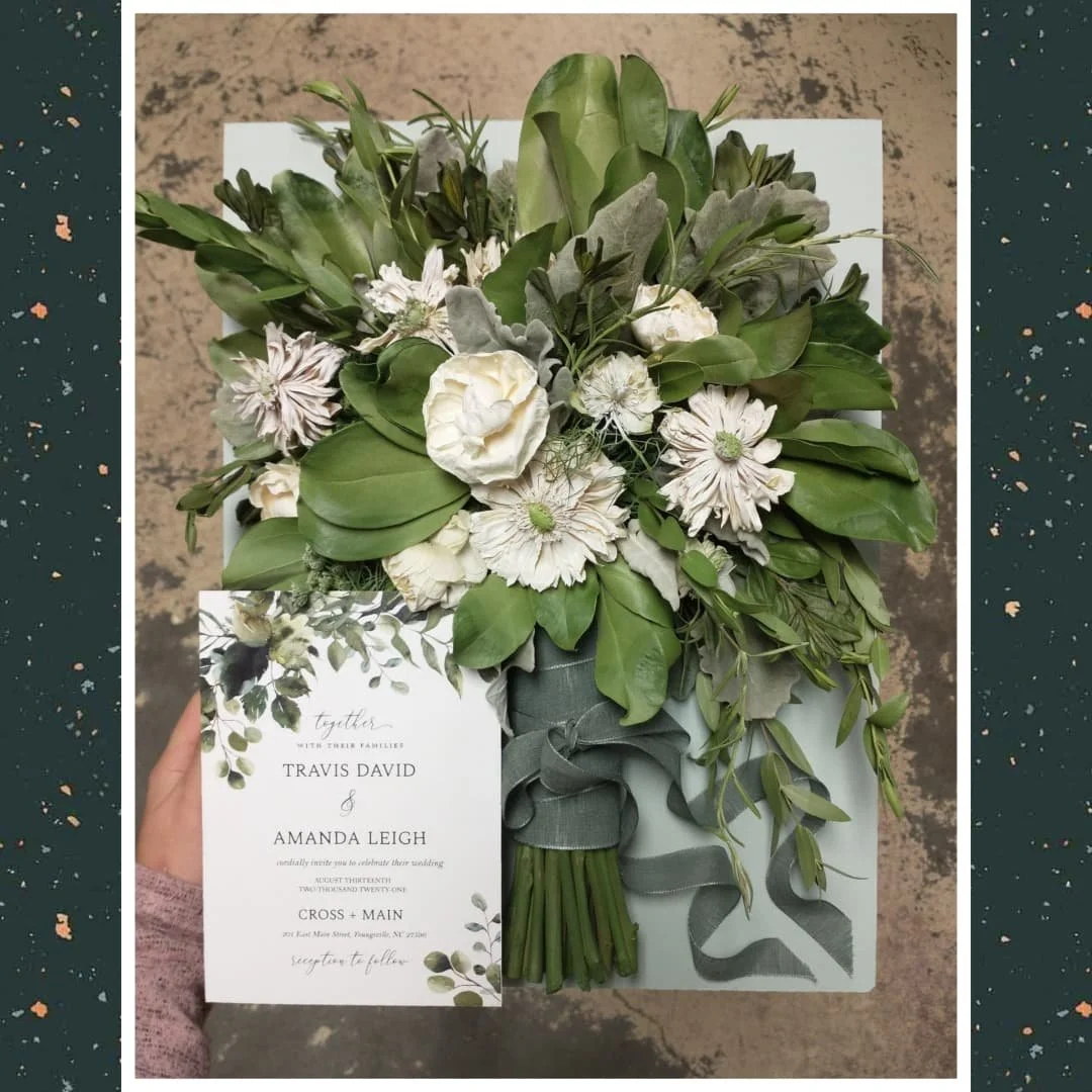 Green &amp; White bouquets are usually simple and more of a traditional, elegant vibe 💚 This one has a little more of a jungle twist!! 🙉🌴☀️🐿️