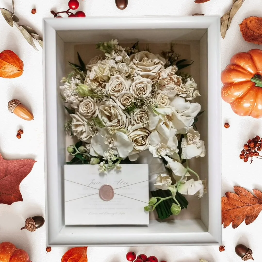 If you're looking for drama 👀
You can't leave out a phelanopsis orchid!! 

How many designs have you seen these in lately? 
I think the trend is catching....

And we LOVE ITTT 🤌😍✨

#FlowerPreservation #weddingbouquet #fyp