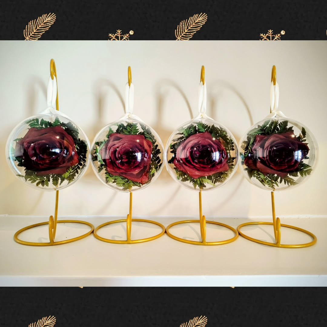 Honestly, glare is my immortal enemy. 

I think I'm owed some compensation for the weird angles I've twisted and sprained over the years for a good photo 🤌

Happy holidays to everyone!! If you would love an ornament for a Christmas gift.... This is 