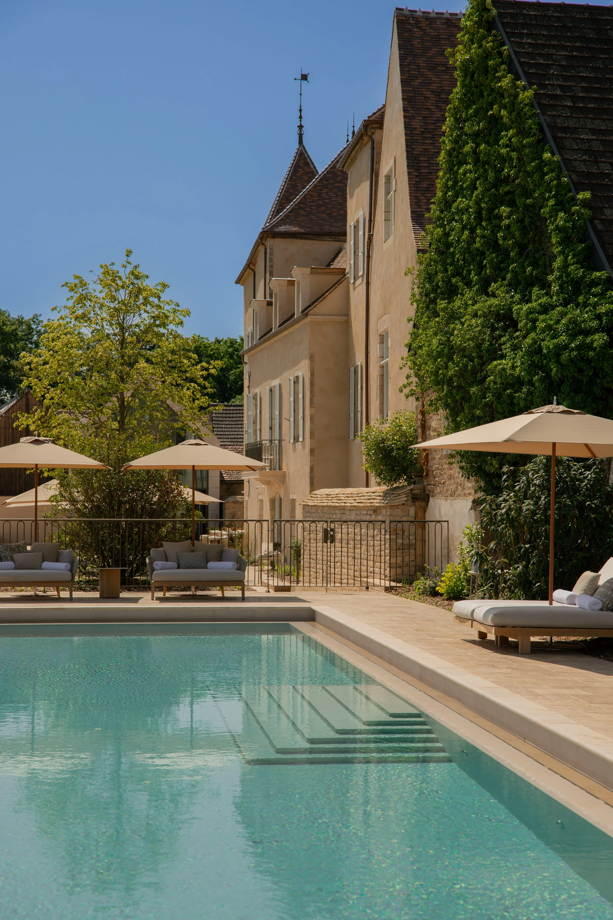 CHÂTEAU LA COMMARAINE