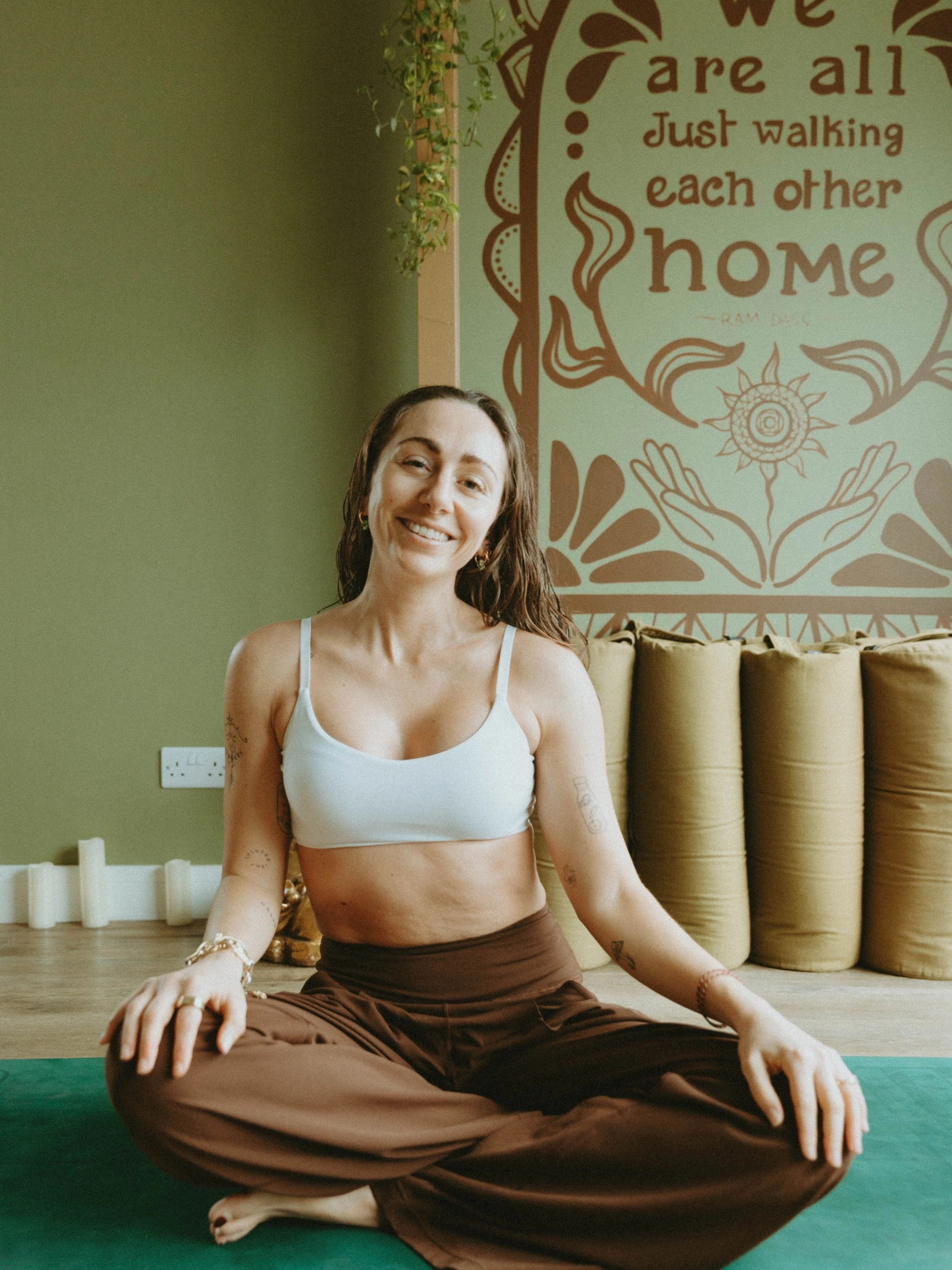 She&rsquo;s been a busy bee 🐝 recently, (looking wonderfully beautiful and happy getting married) @be_x_fit 💒 

Who&rsquo;s coming to join Bex in the studio for her feel good, strength focused Pilates session? Thursdays 11:30 @thehealingspacestudio