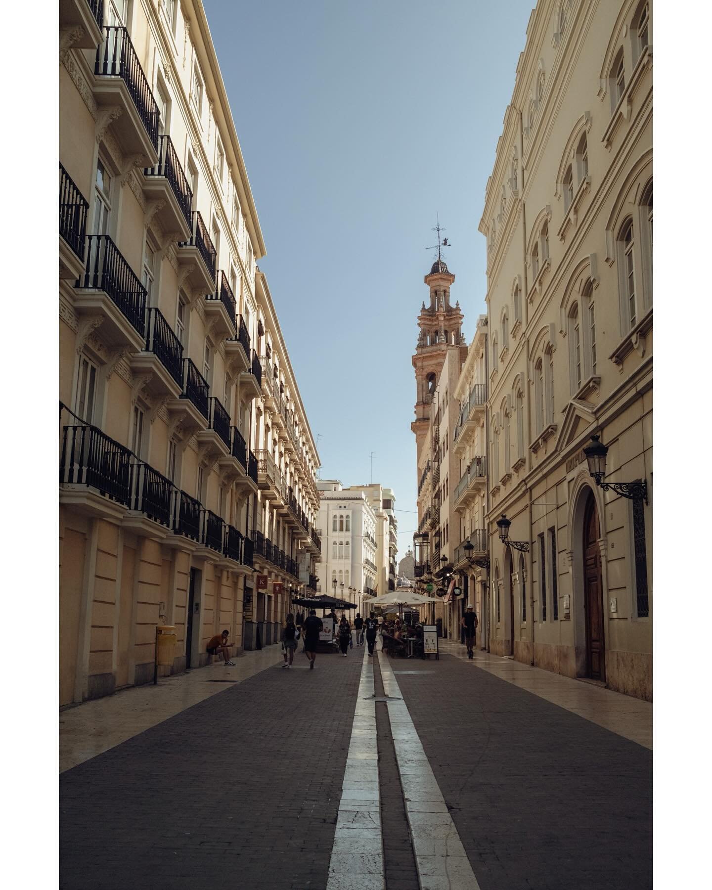 Happy I brought a camera to Val&egrave;ncia 🤍

#fuji #fujifilm #fujifeed #valencia #architecture #archilovers #travelphotography