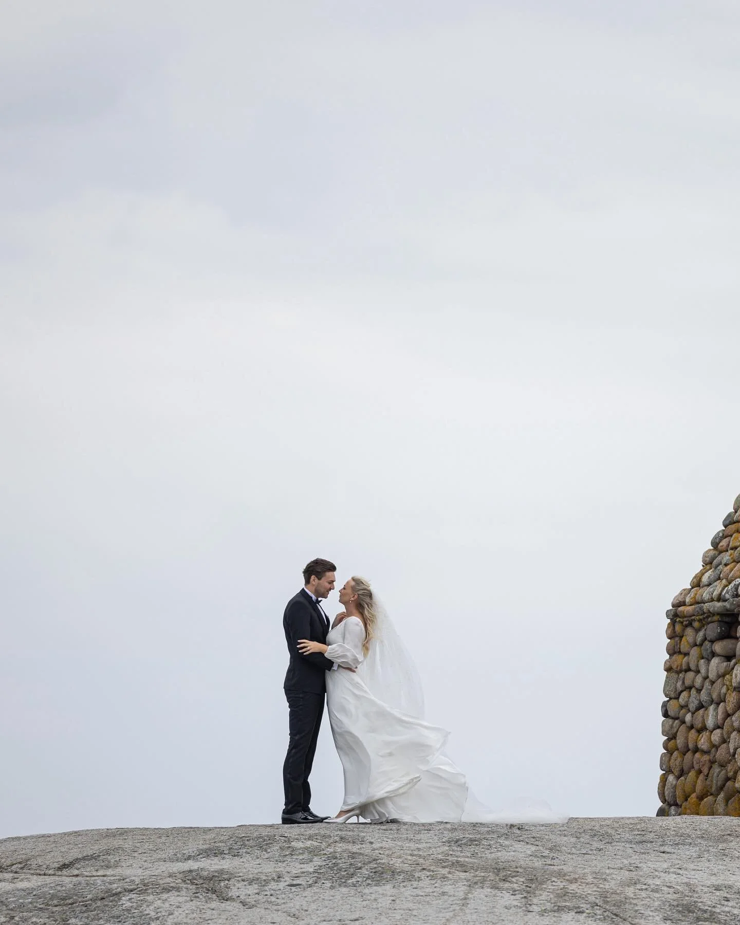 Taken by the wind🌬️💍
Kine&amp;Kristian

#weddingdress #weddingphotography #weddinginspiration #weddingphotographer #canoneosr5 #tj&oslash;me #verdensendetj&oslash;me