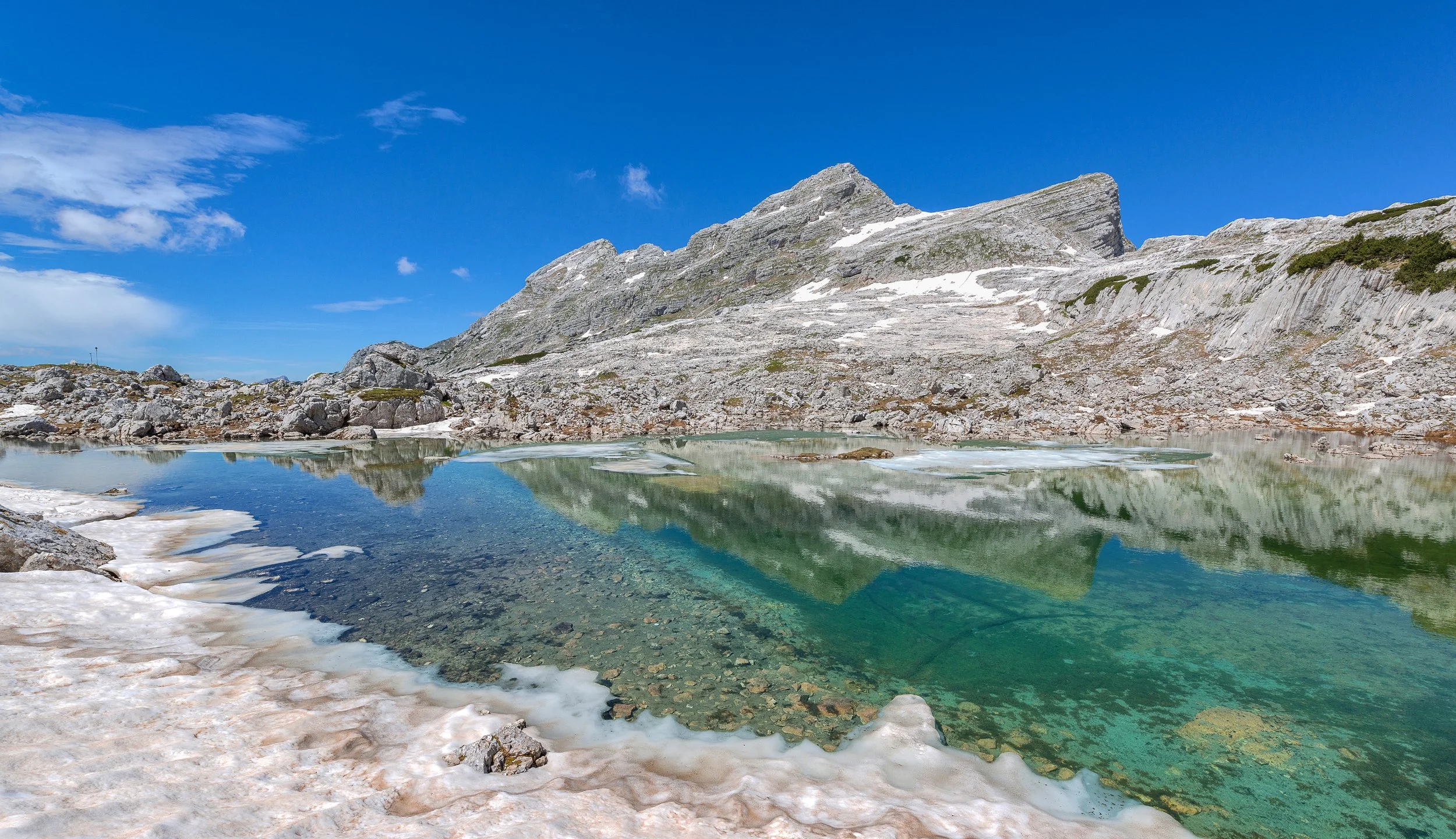 the-triglav-lakes-valley-is-a-rocky-hanging-valley-2026-01-07-06-31-01-utc (1) – kópia.jpg