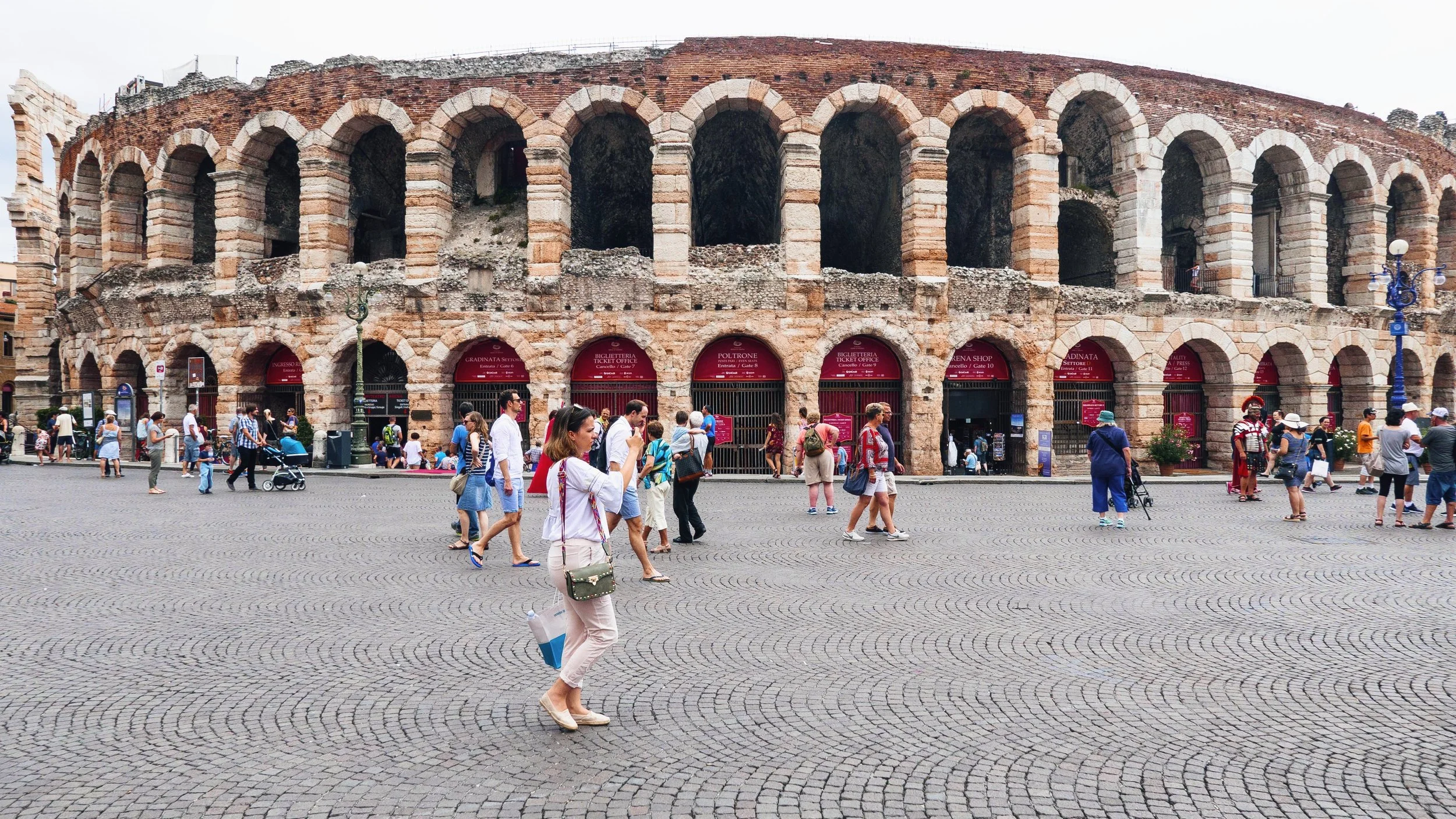 people-and-tourists-sightseeing-the-roman-arena-in-2026-01-08-22-22-10-utc.jpg