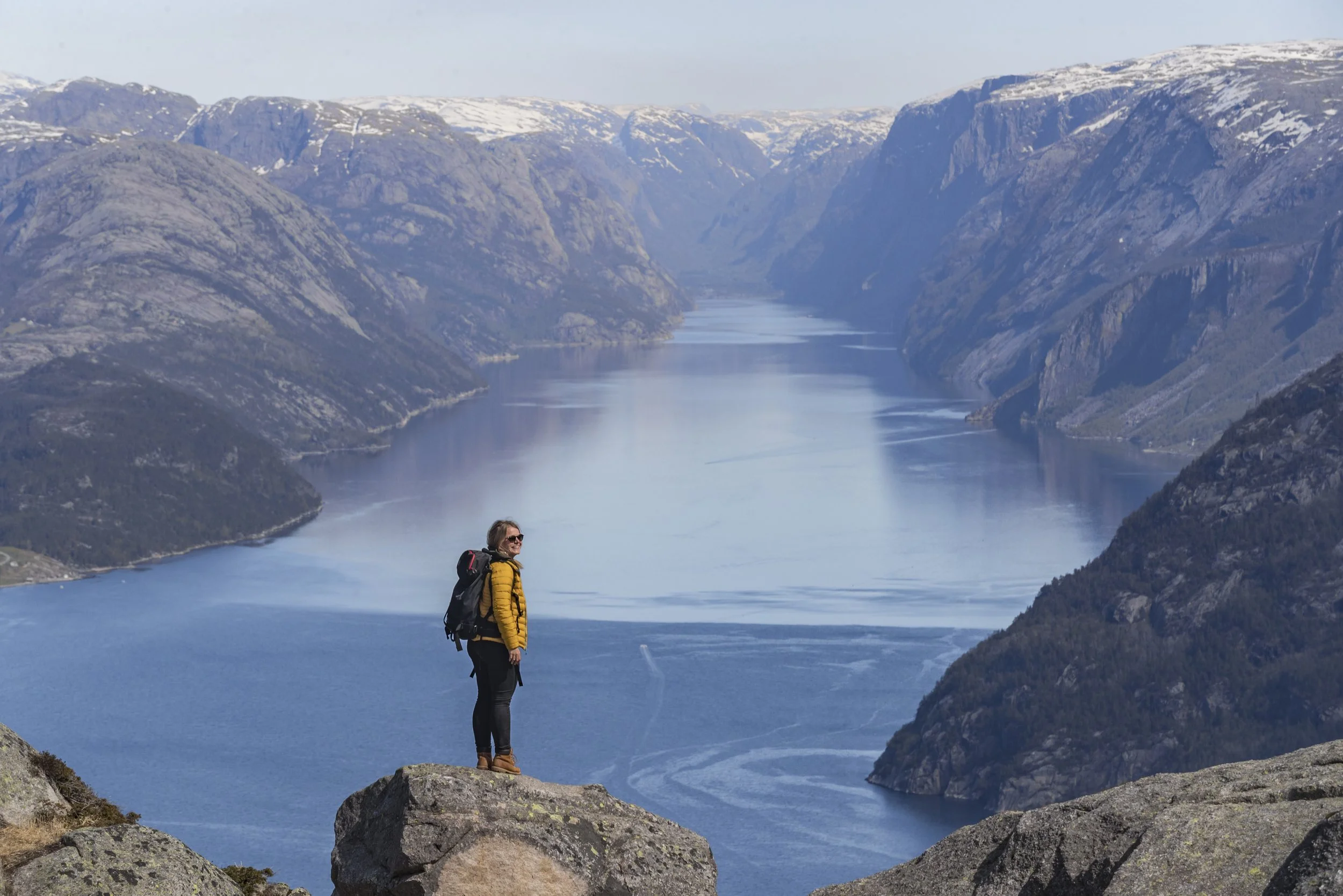 hiker-enjoying-view-on-cliff-top-preikestolen-pu-2026-03-25-07-46-29-utc.jpg