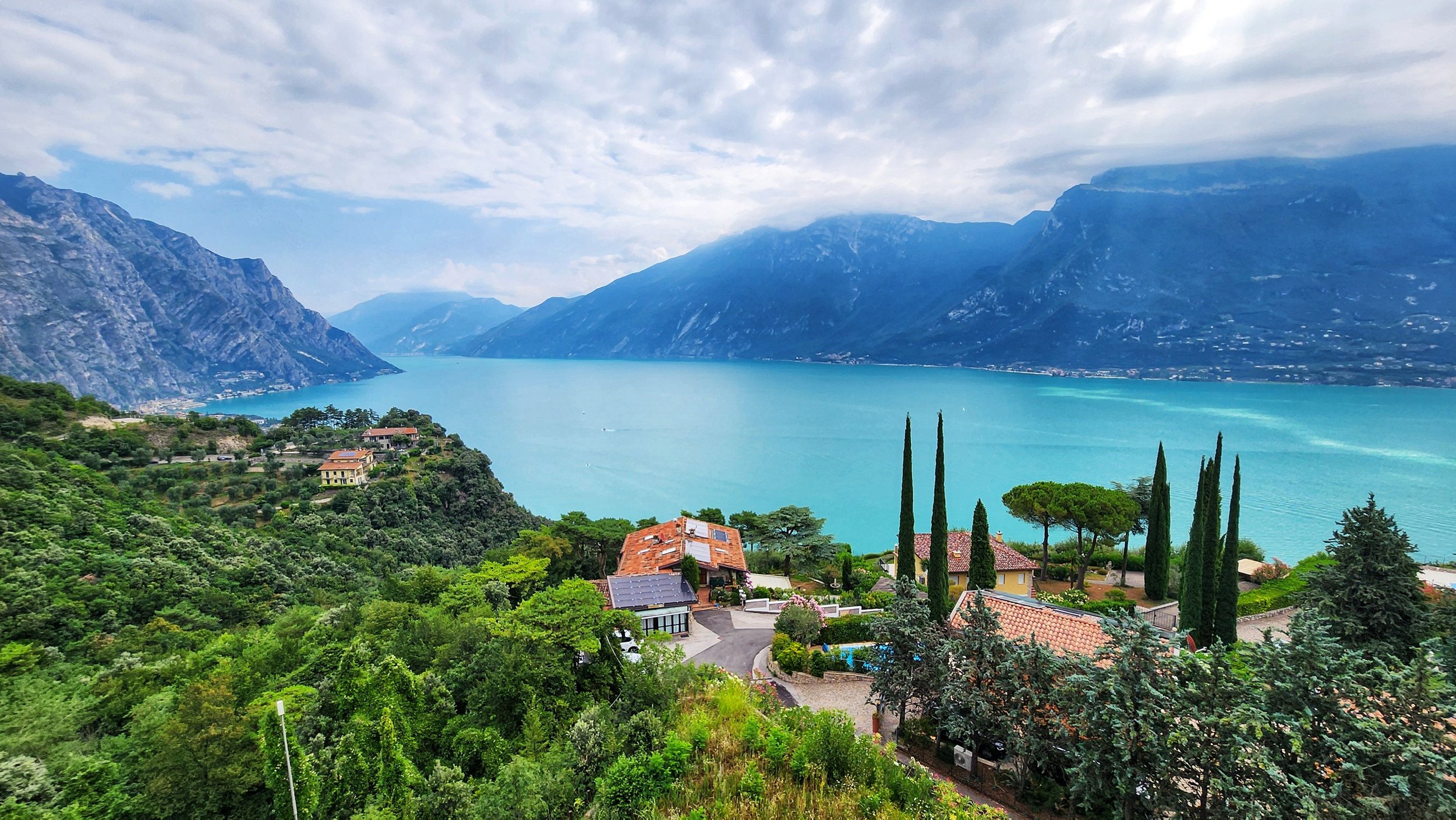 scenic-view-of-lake-garda-with-mountains-2026-03-18-09-54-35-utc.jpg