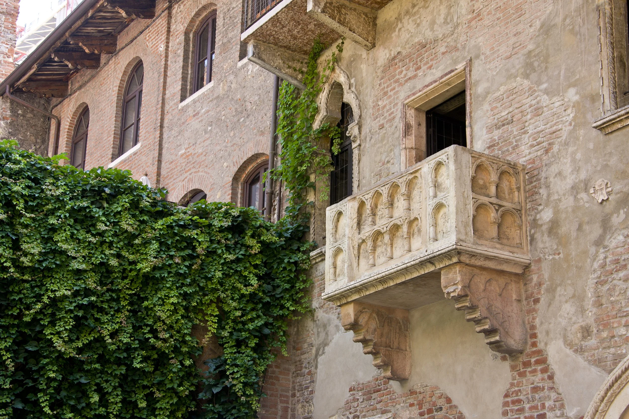 the-balcony-of-juliet-s-house-casa-di-giulietta-2026-03-26-09-45-12-utc.jpg