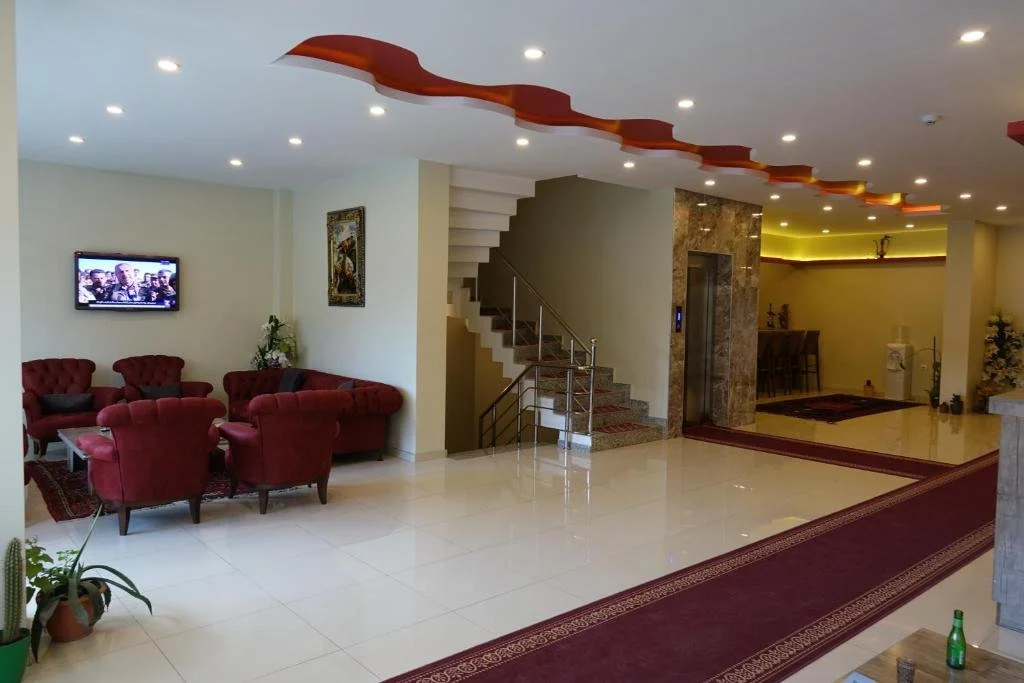 Štýlové a komfortné ubytovanie v hoteli pod Araratom v meste Dogubeyazit. Ideálne miesto na oddych a regeneráciu síl po náročnej vysokohorskej expedícii v Turecku.