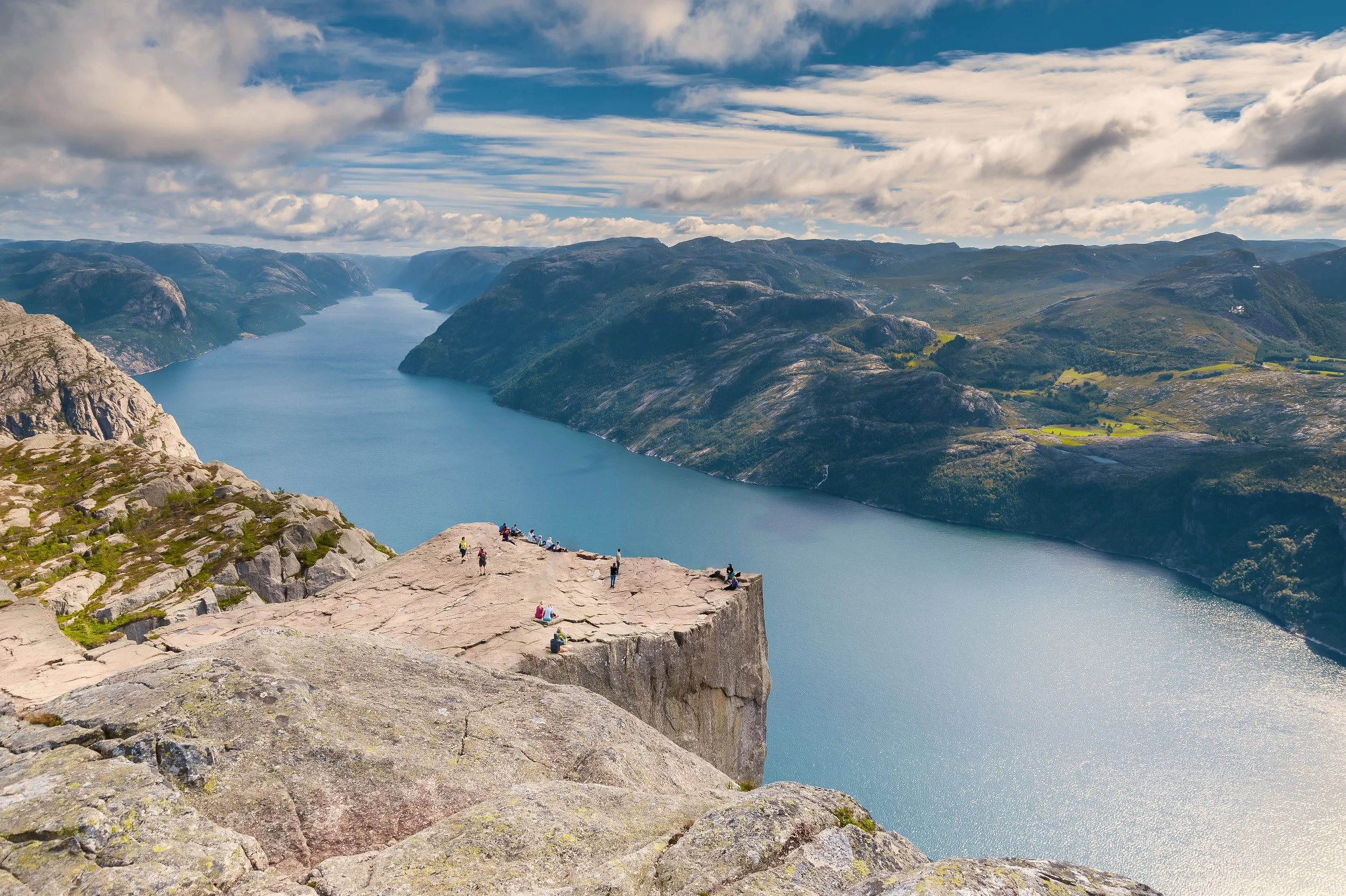 view-at-preikestolen-pulpit-rock-plateau-with-few-2026-03-16-05-12-39-utc.jpg