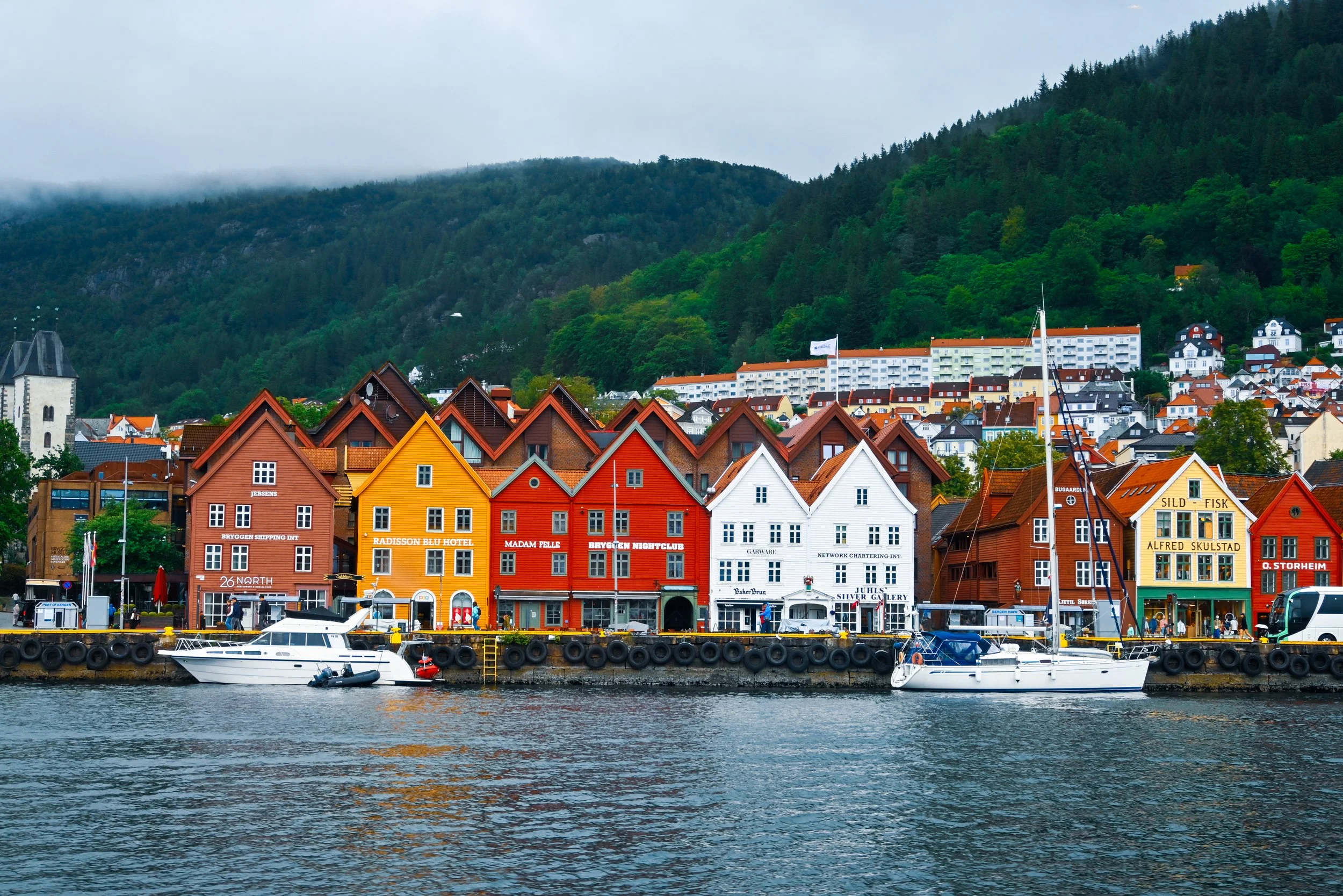 bryggen-wharf-in-bergen-norway-famous-unesco-wo-2026-03-25-09-50-06-utc.jpg