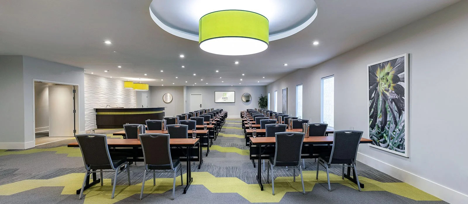 avanti-international-website-homepage-carousel-meeting-space.jpg