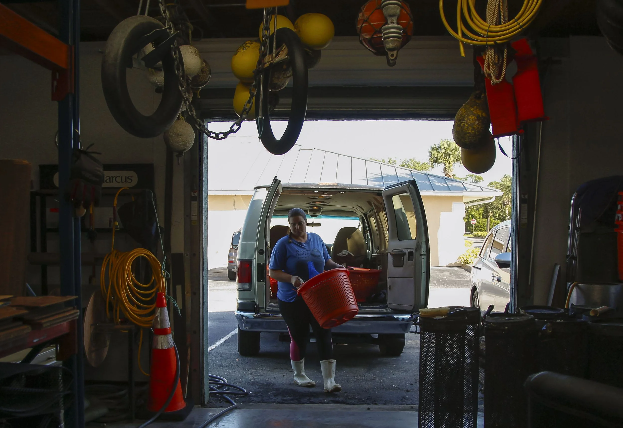 TCN OYSTER FARMER 002.JPG