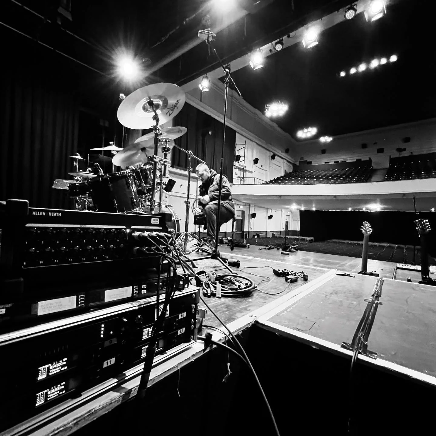 PA ☑️ RF ☑️ FOH ☑️

@anthemsofrocktour 
@barrymemo 

-
#soundengineer #soundengineering #audioengineer #rf #microphone #sound #mixing #pasystem #allenandheath #shure #seelectronics #sennheiser