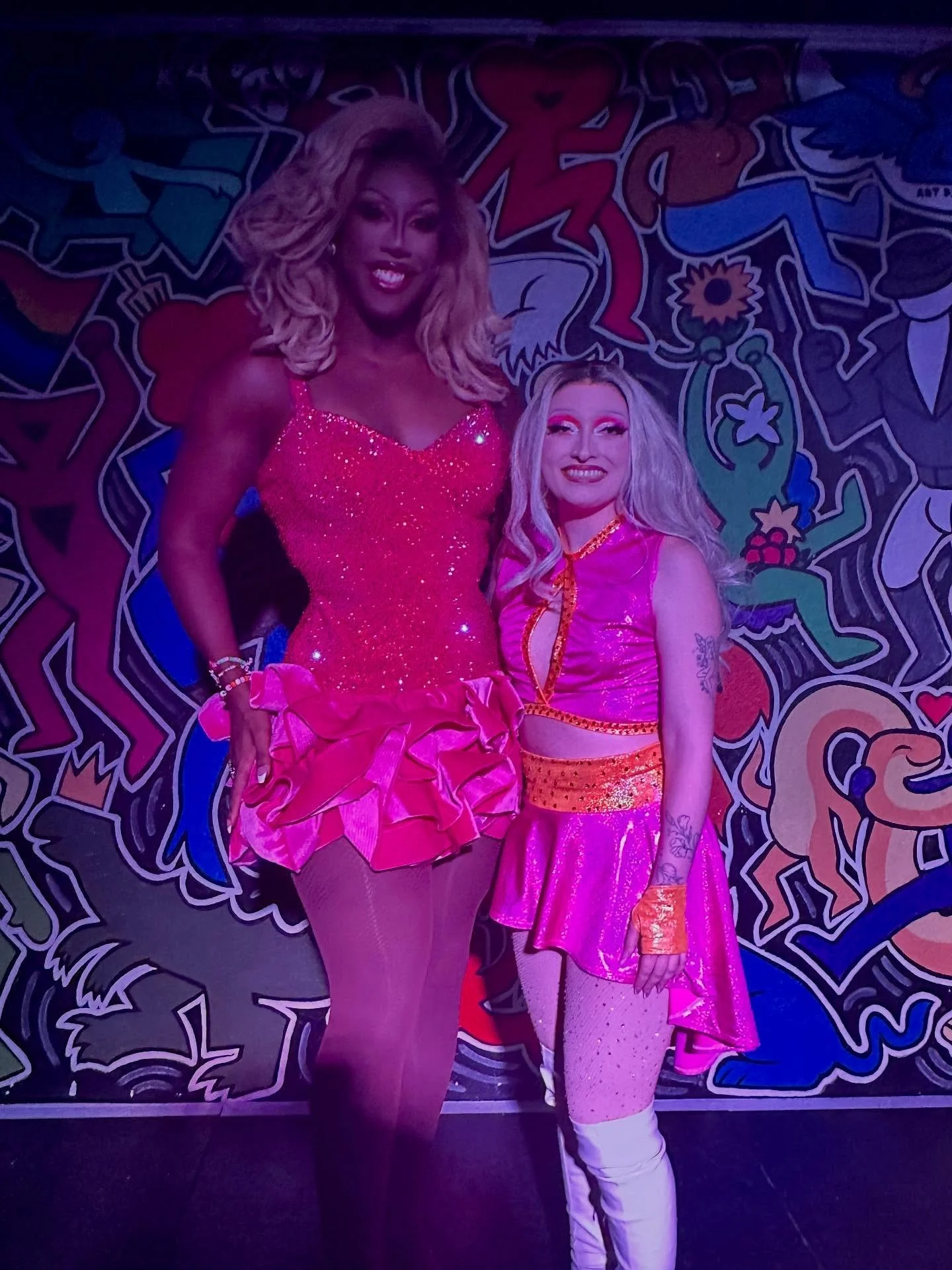 WAKE IT UP!! @koriking and i finally met in person!! it was a ki!! 🩷🧡 

 @foreheadbrows you&rsquo;re next babe 😌 

#RupaulsDragRace #KoriKing #DragQueen #DragShow #DragKing #ProfessionalVideoEditor #professionalvideographer #Videoediting #videogra