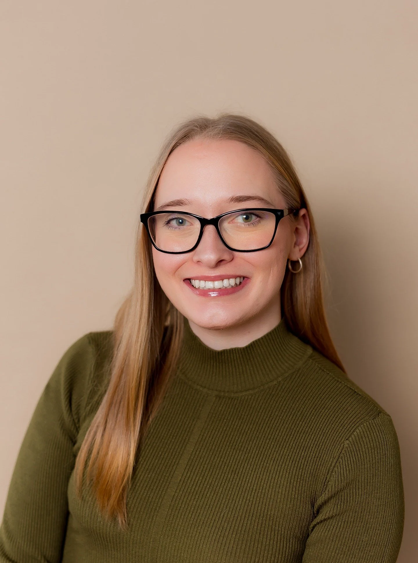 Thank you @allijophoto_ for these updated headshots for 2026! 📸 

#businessowner #smallbusinessowner #professionalvideoeditor #videographer 
#videoediting