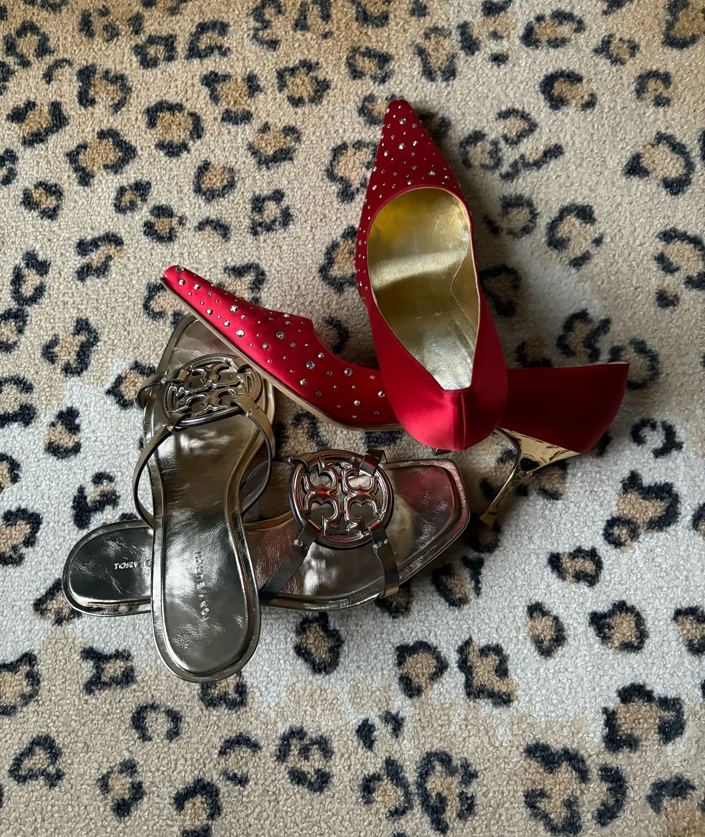 Hollidazzle 🙂&zwj;↕️✨ #holidays #christmas #christmasoutfit #shoes #toryburch #stjohn #vintage #designer