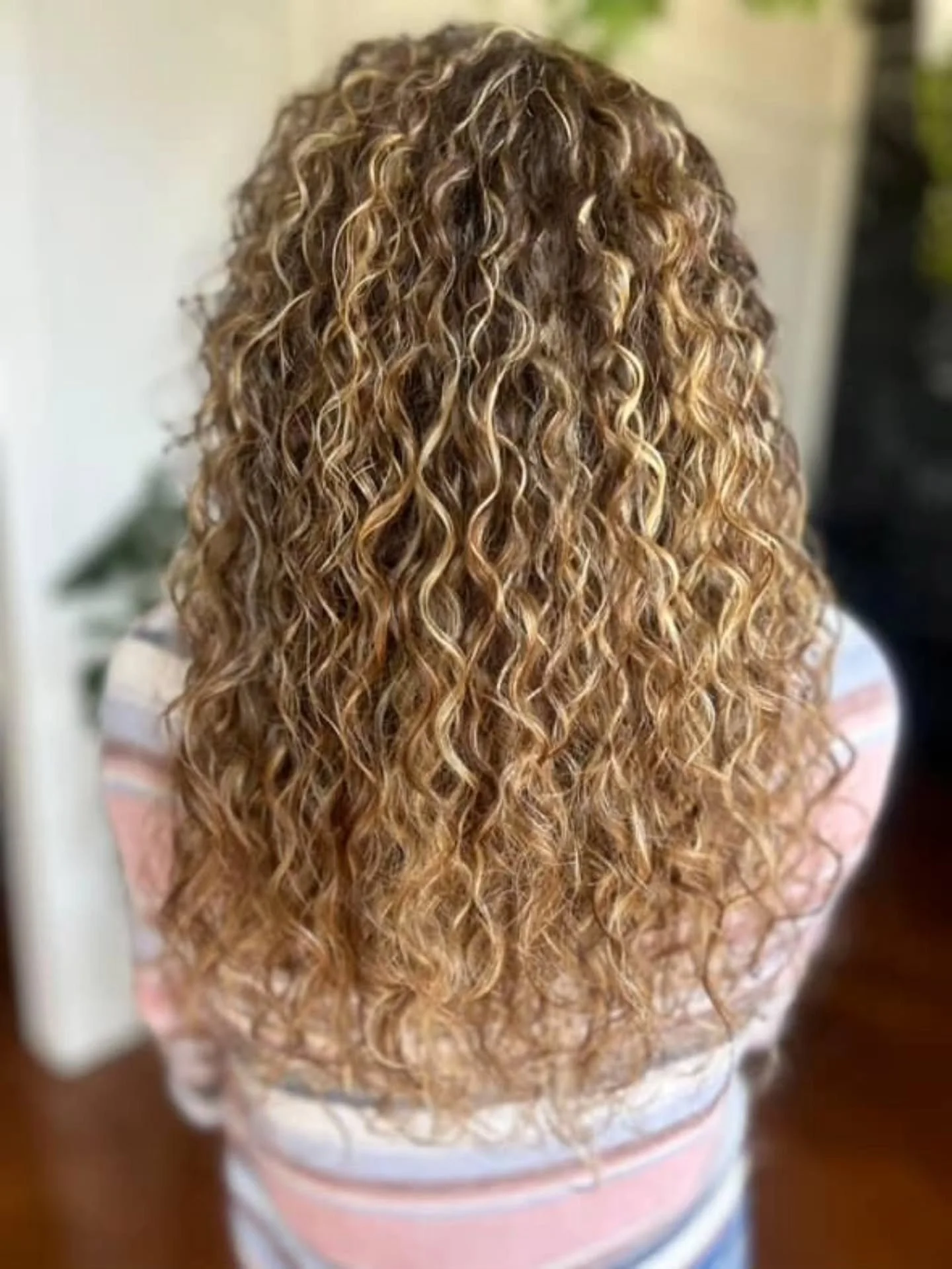 Curly girls already know, Phi is the place to go

Hair by @named_carissa.vaughn 

Styled with @owayusaofficial 
Colored using @aretepro
