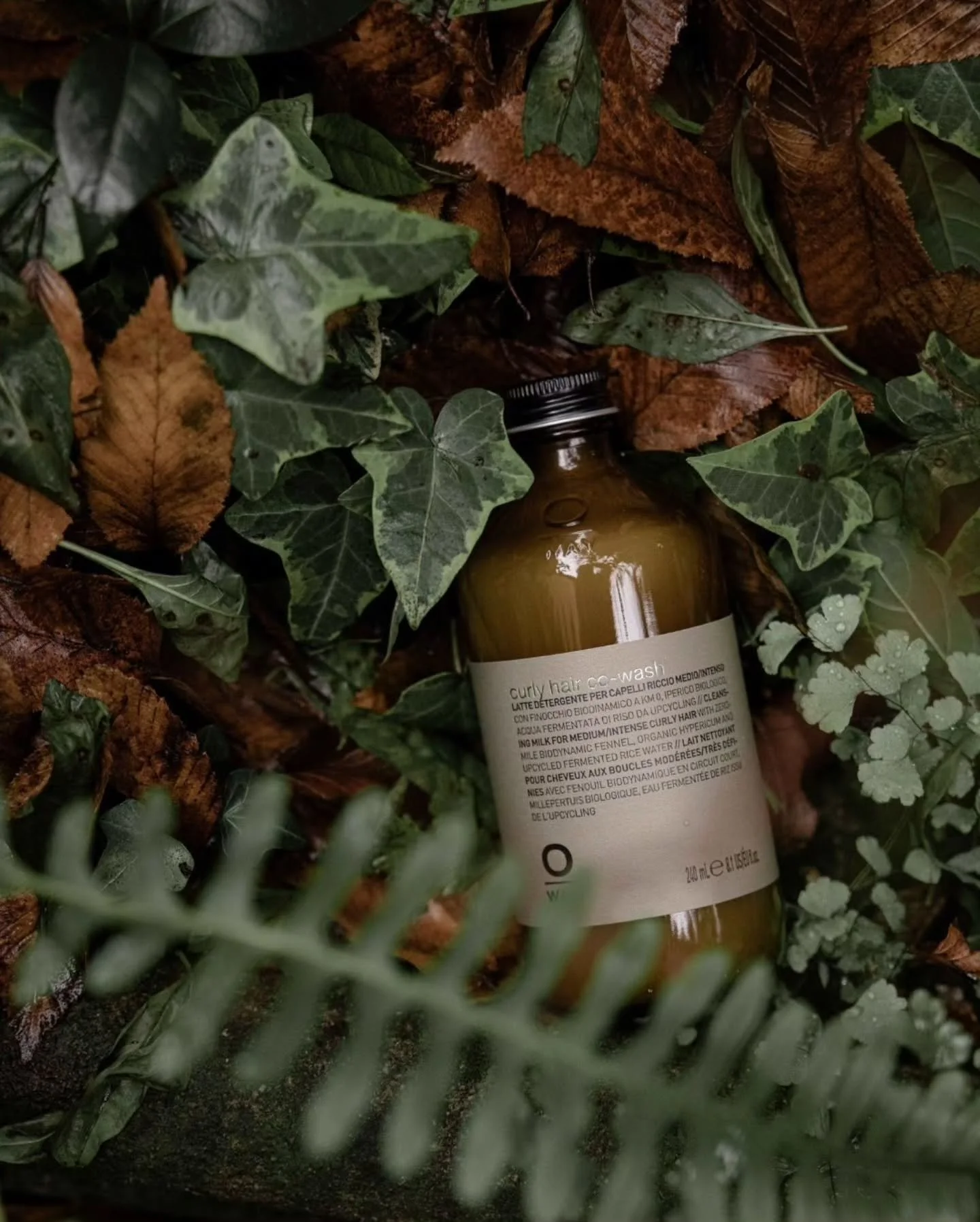 With the autumnal weather slowly creeping closer, you might start to notice your curls feeling dry. Reduced humidity is the culprit! 

Meet the Curly Cowash by Oway. The low to no lather formula gently cleaners and conditions your hair while retainin