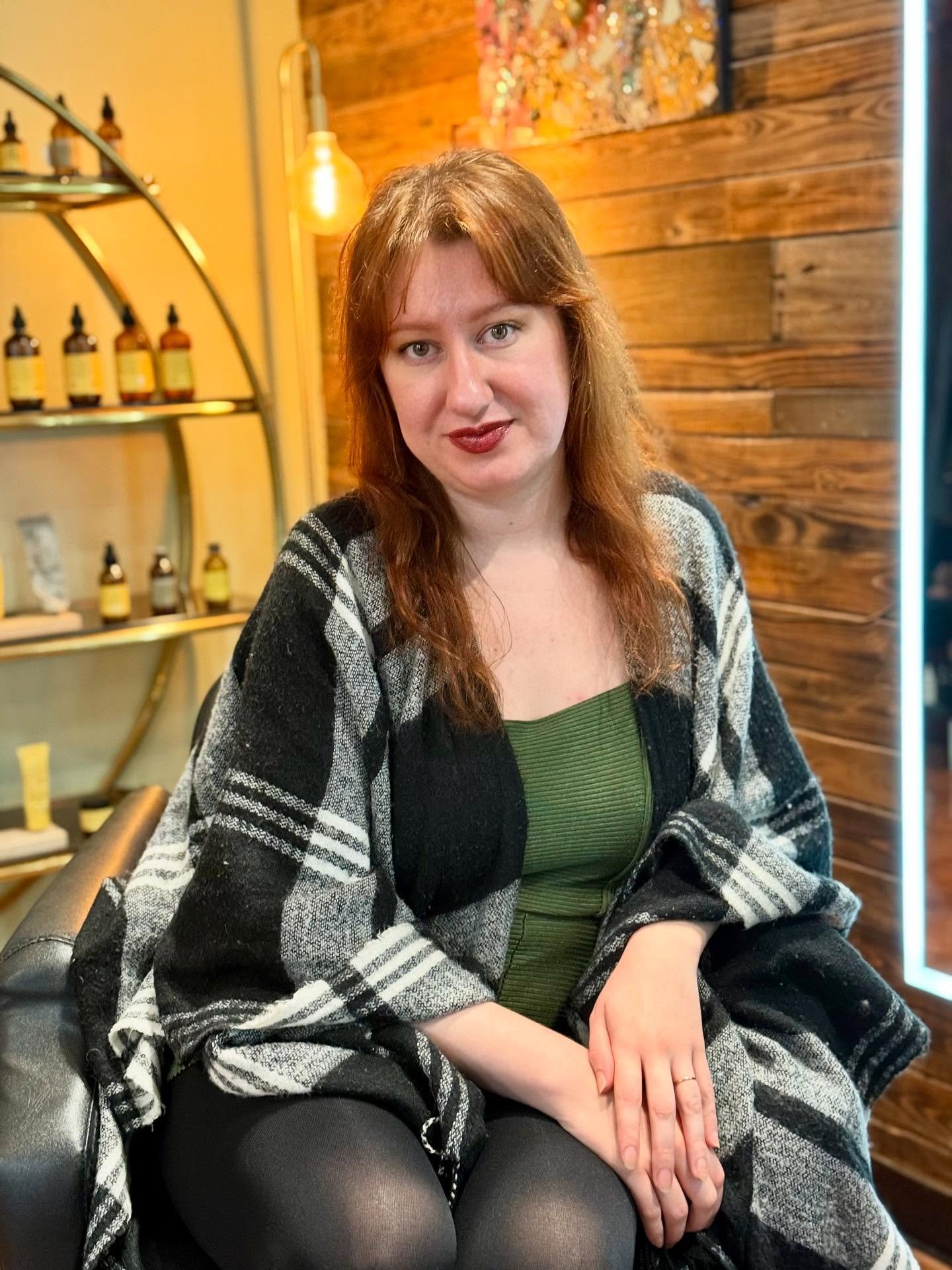 Hey!! I&rsquo;m Lacey, a stylist at Phi Eco. I&rsquo;m a fan of all hair but specialize in barbering, short haircuts, and precision cutting. Excited to see you in the new year. 

➡️Swipe to learn more about me