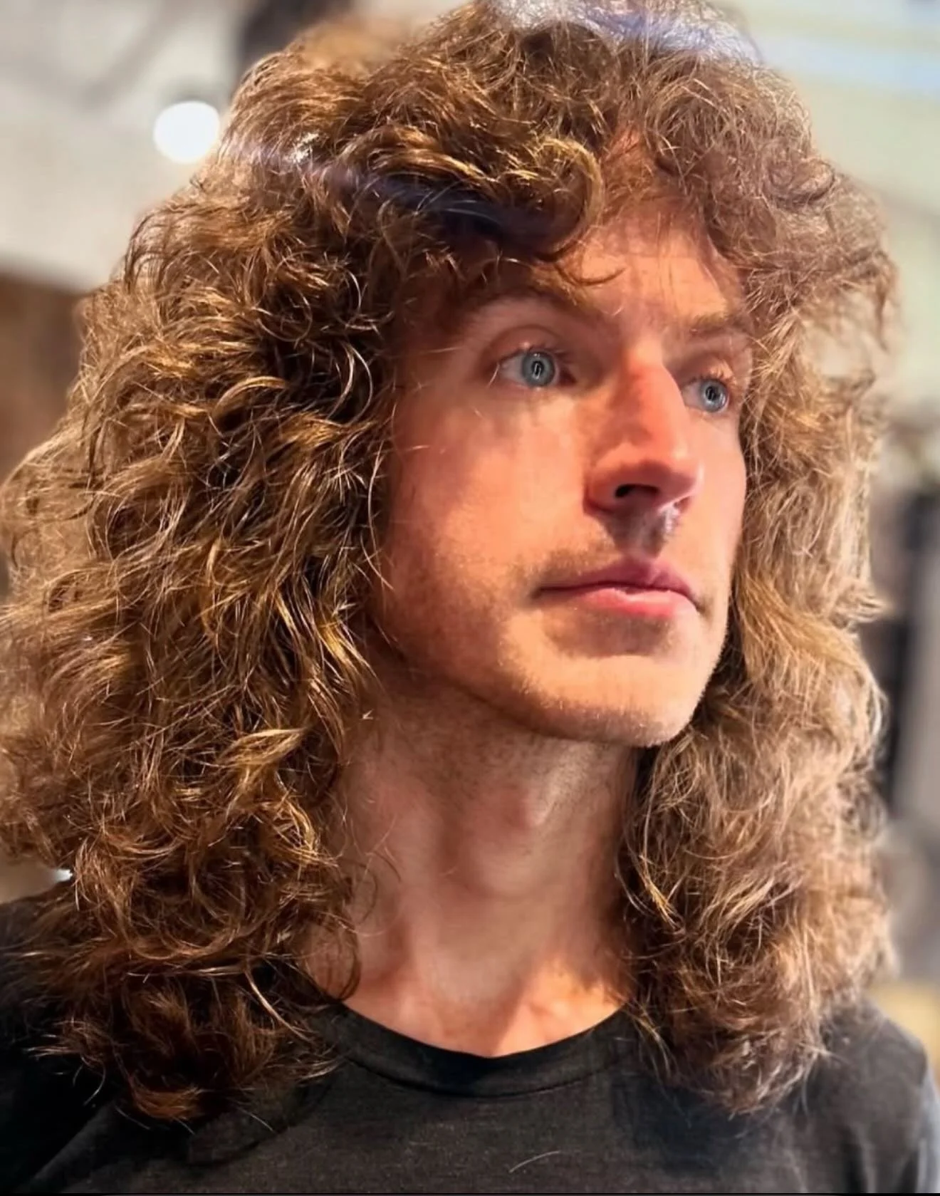 Your curls aren&rsquo;t frizzy, they&rsquo;re thirsty. Frizzy curls are a direct correlation with a loss of internal moisture! Packing moisture in, makes hair less prone to pulling it from the atmosphere 
.
.
.
#curlyspecialist #curlyhair #curlcommun