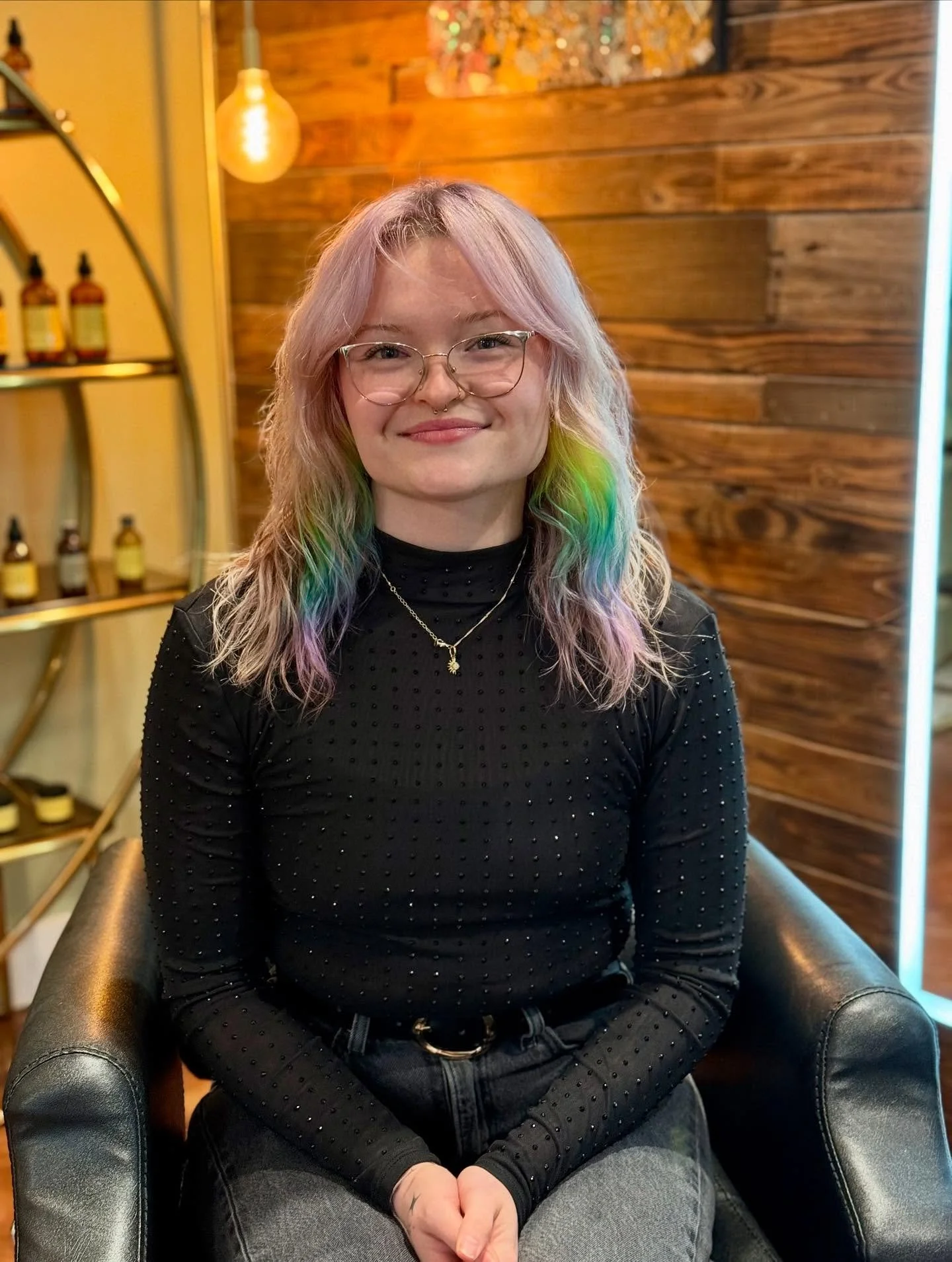 Hi! I&rsquo;m Cindy! I&rsquo;m a stylist at Phi Eco and I love doing all hair but have a passion for curling cutting, natural textures, and glam blow outs! 

➡️Swipe to learn more about me. &hearts;️