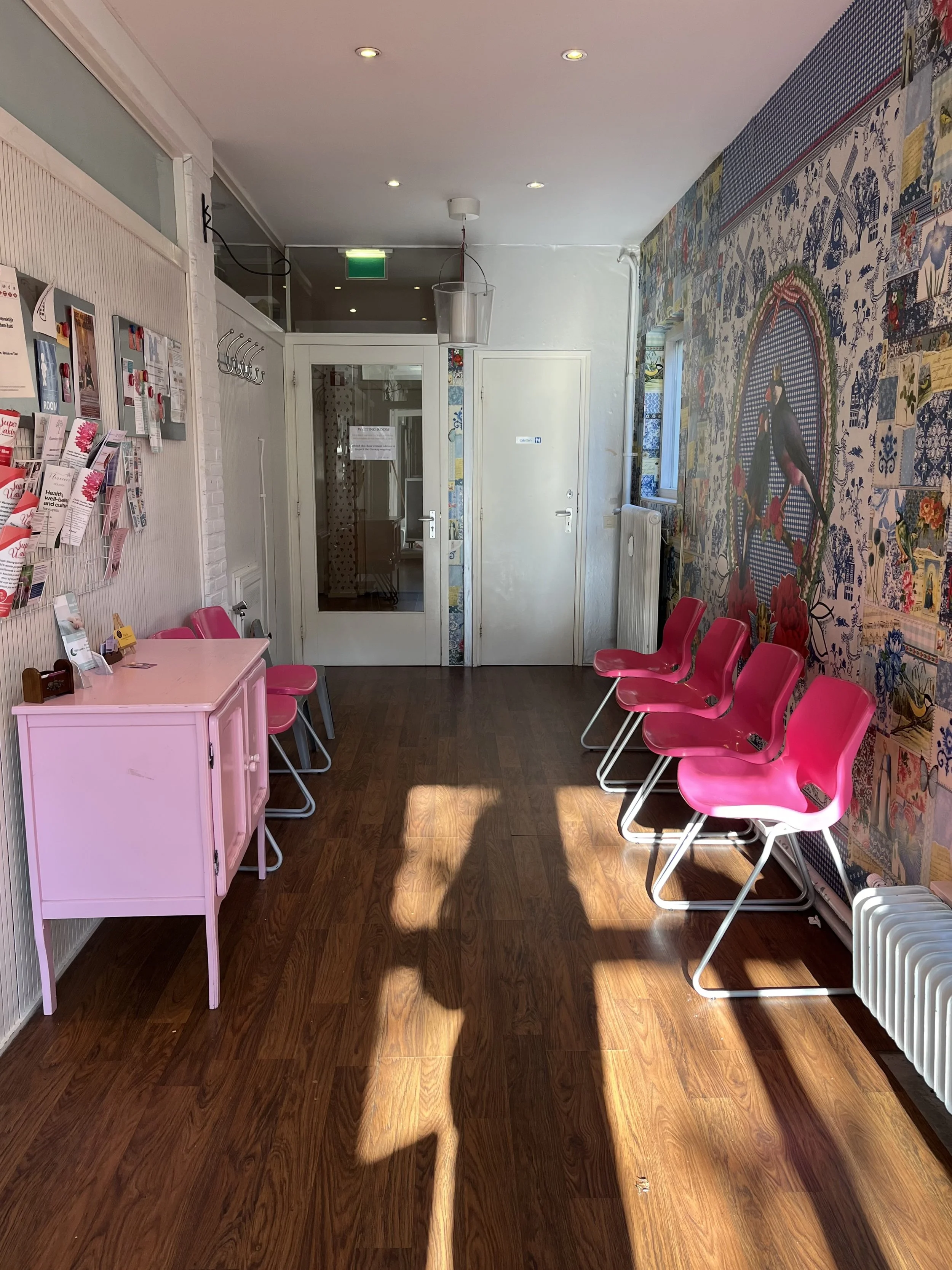 Salle d'attente du cabinet de psychologie 